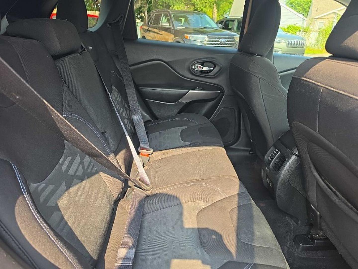 2022 BLACK /BLACK Jeep Cherokee Latitude 4WD (1C4PJMCX0ND) with an 3.2L V6 DOHC 24V engine, 9A transmission, located at 3304 Woodville Road, Northwood, OH, 43619, (419) 210-8019, 41.612694, -83.480743- Photo#14