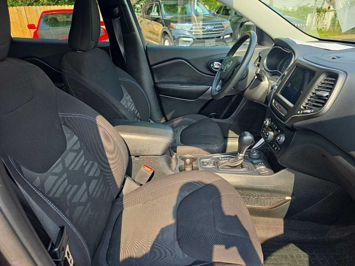 2022 BLACK /BLACK Jeep Cherokee Latitude 4WD (1C4PJMCX0ND) with an 3.2L V6 DOHC 24V engine, 9A transmission, located at 3304 Woodville Road, Northwood, OH, 43619, (419) 210-8019, 41.612694, -83.480743- Photo#16