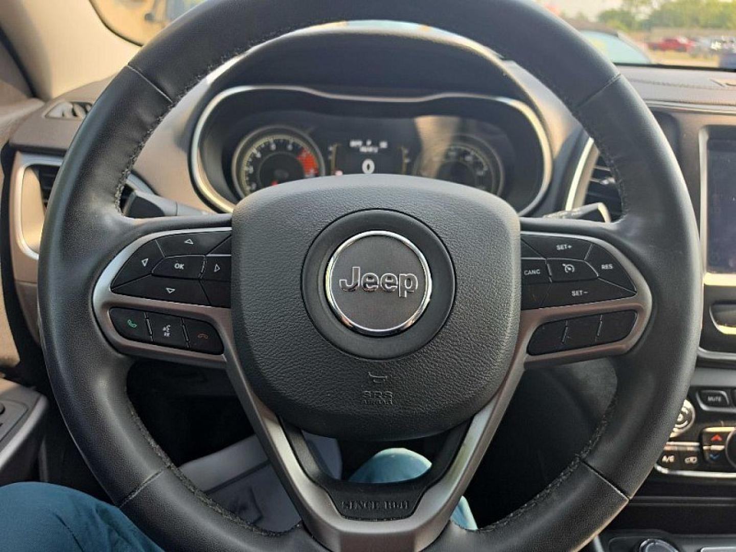 2022 BLACK /BLACK Jeep Cherokee Latitude 4WD (1C4PJMCX0ND) with an 3.2L V6 DOHC 24V engine, 9A transmission, located at 3304 Woodville Road, Northwood, OH, 43619, (419) 210-8019, 41.612694, -83.480743- Photo#19