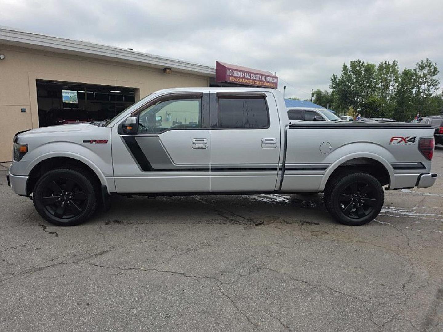 2014 SILVER /BLACK Ford F-150 FX4 SuperCrew 5.5-ft. Bed 4WD (1FTFW1ET3EF) with an 3.5L V6 TURBO engine, 6A transmission, located at 3304 Woodville Road, Northwood, OH, 43619, (419) 210-8019, 41.612694, -83.480743 - Your #1 Destination for Auto Loans and mdash;No Matter Your Credit!At our dealership, we believe everyone deserves the opportunity to drive their dream car and mdash;whether you have good credit, bad credit, or no credit at all. With a wide selection of hundreds of cars, trucks, and SUVs, you'll fin- Photo#1