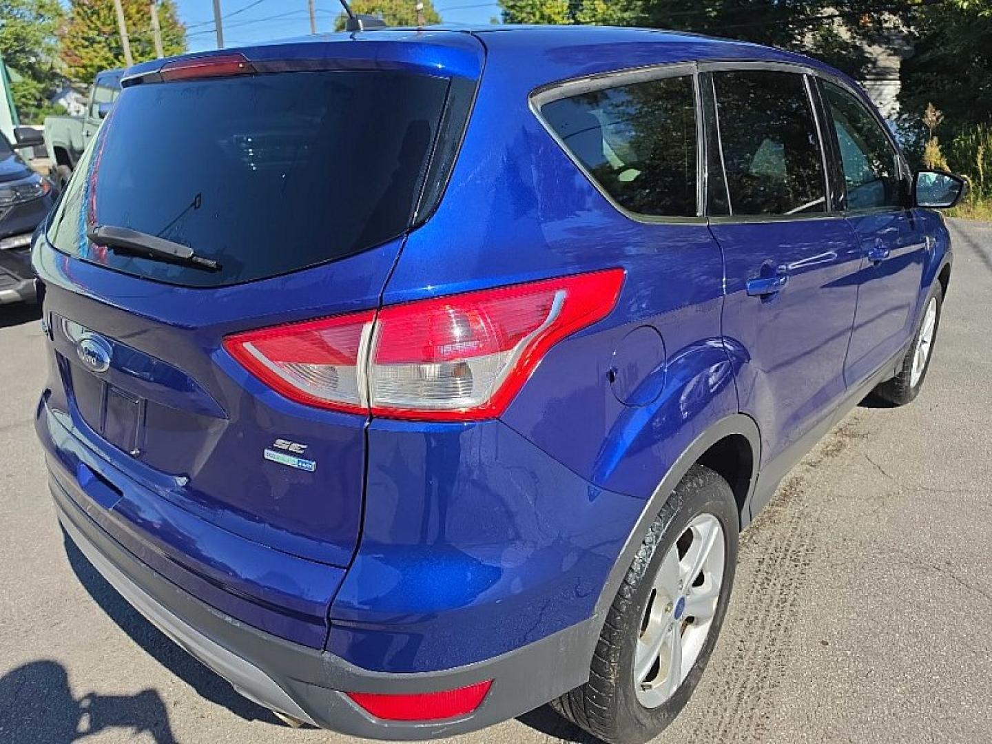 2016 BLUE /BLACK Ford Escape SE 4WD (1FMCU9GX2GU) with an 1.6L L4 DOHC 16V engine, 6A transmission, located at 3304 Woodville Road, Northwood, OH, 43619, (419) 210-8019, 41.612694, -83.480743 - Your #1 Destination for Auto Loans and mdash;No Matter Your Credit!At our dealership, we believe everyone deserves the opportunity to drive their dream car and mdash;whether you have good credit, bad credit, or no credit at all. With a wide selection of hundreds of cars, trucks, and SUVs, you'll fin- Photo#4