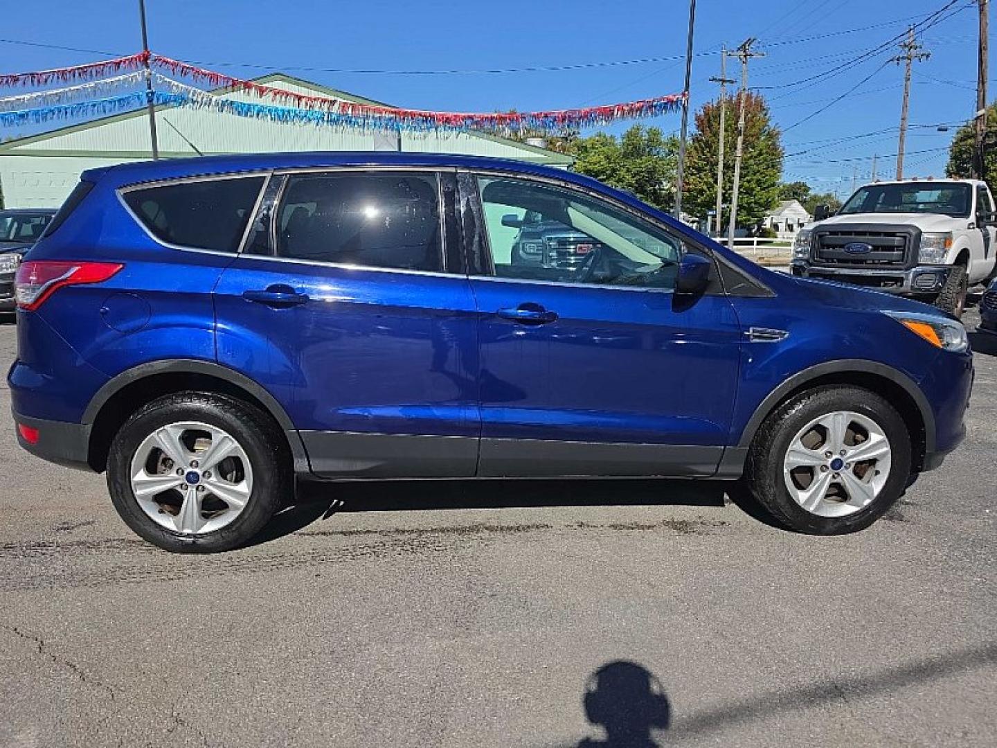 2016 BLUE /BLACK Ford Escape SE 4WD (1FMCU9GX2GU) with an 1.6L L4 DOHC 16V engine, 6A transmission, located at 3304 Woodville Road, Northwood, OH, 43619, (419) 210-8019, 41.612694, -83.480743 - Your #1 Destination for Auto Loans and mdash;No Matter Your Credit!At our dealership, we believe everyone deserves the opportunity to drive their dream car and mdash;whether you have good credit, bad credit, or no credit at all. With a wide selection of hundreds of cars, trucks, and SUVs, you'll fin- Photo#5