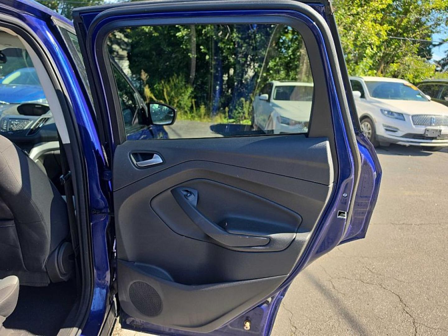 2016 BLUE /BLACK Ford Escape SE 4WD (1FMCU9GX2GU) with an 1.6L L4 DOHC 16V engine, 6A transmission, located at 3304 Woodville Road, Northwood, OH, 43619, (419) 210-8019, 41.612694, -83.480743 - Your #1 Destination for Auto Loans and mdash;No Matter Your Credit!At our dealership, we believe everyone deserves the opportunity to drive their dream car and mdash;whether you have good credit, bad credit, or no credit at all. With a wide selection of hundreds of cars, trucks, and SUVs, you'll fin- Photo#13