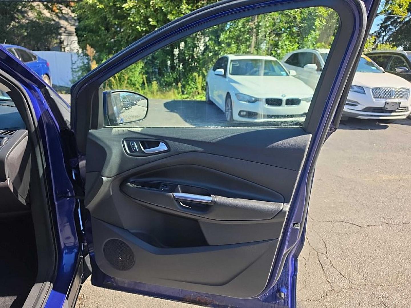 2016 BLUE /BLACK Ford Escape SE 4WD (1FMCU9GX2GU) with an 1.6L L4 DOHC 16V engine, 6A transmission, located at 3304 Woodville Road, Northwood, OH, 43619, (419) 210-8019, 41.612694, -83.480743 - Your #1 Destination for Auto Loans and mdash;No Matter Your Credit!At our dealership, we believe everyone deserves the opportunity to drive their dream car and mdash;whether you have good credit, bad credit, or no credit at all. With a wide selection of hundreds of cars, trucks, and SUVs, you'll fin- Photo#15