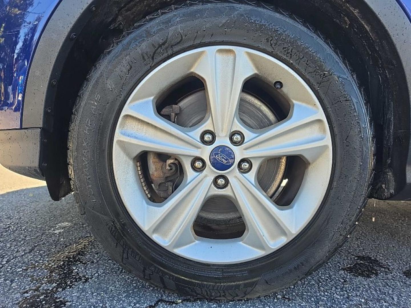 2016 BLUE /BLACK Ford Escape SE 4WD (1FMCU9GX2GU) with an 1.6L L4 DOHC 16V engine, 6A transmission, located at 3304 Woodville Road, Northwood, OH, 43619, (419) 210-8019, 41.612694, -83.480743 - Your #1 Destination for Auto Loans and mdash;No Matter Your Credit!At our dealership, we believe everyone deserves the opportunity to drive their dream car and mdash;whether you have good credit, bad credit, or no credit at all. With a wide selection of hundreds of cars, trucks, and SUVs, you'll fin- Photo#17