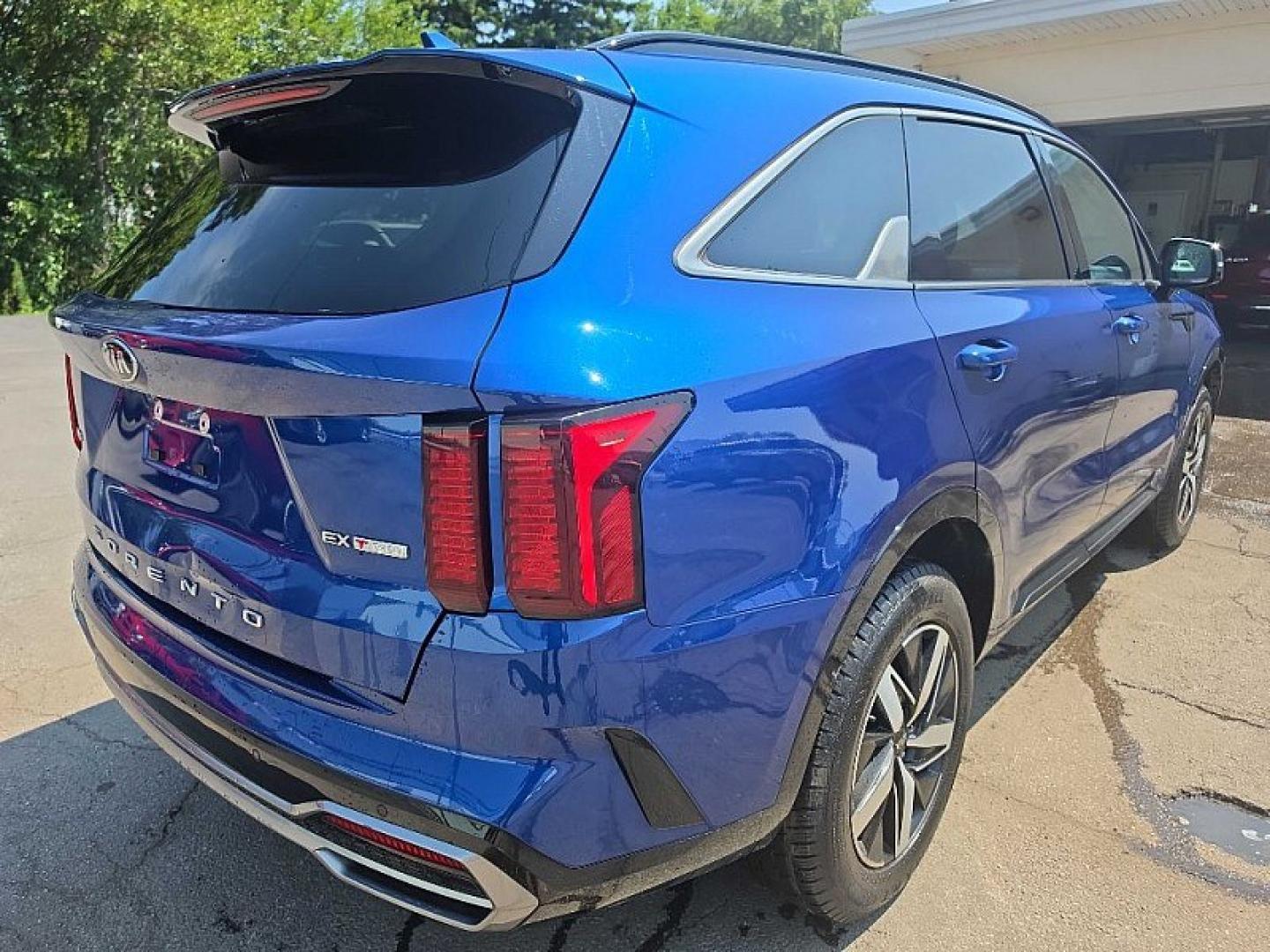 2021 BLUE /BLACK Kia Sorento EX AWD (5XYRHDLF0MG) with an 2.4L L4 DOHC 16V engine, 6A transmission, located at 3304 Woodville Road, Northwood, OH, 43619, (419) 210-8019, 41.612694, -83.480743 - Your #1 Destination for Auto Loans and mdash;No Matter Your Credit!At our dealership, we believe everyone deserves the opportunity to drive their dream car and mdash;whether you have good credit, bad credit, or no credit at all. With a wide selection of hundreds of cars, trucks, and SUVs, you'll fin- Photo#1