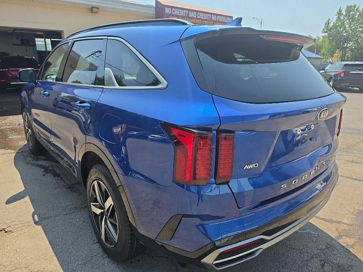 2021 BLUE /BLACK Kia Sorento EX AWD (5XYRHDLF0MG) with an 2.4L L4 DOHC 16V engine, 6A transmission, located at 3304 Woodville Road, Northwood, OH, 43619, (419) 210-8019, 41.612694, -83.480743 - Your #1 Destination for Auto Loans and mdash;No Matter Your Credit!At our dealership, we believe everyone deserves the opportunity to drive their dream car and mdash;whether you have good credit, bad credit, or no credit at all. With a wide selection of hundreds of cars, trucks, and SUVs, you'll fin- Photo#2