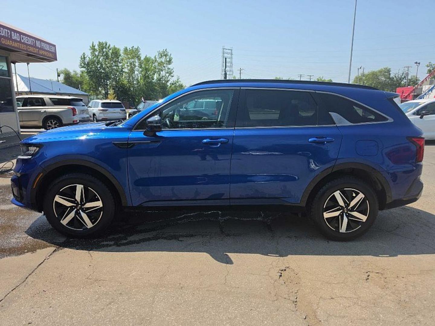 2021 BLUE /BLACK Kia Sorento EX AWD (5XYRHDLF0MG) with an 2.4L L4 DOHC 16V engine, 6A transmission, located at 3304 Woodville Road, Northwood, OH, 43619, (419) 210-8019, 41.612694, -83.480743 - Your #1 Destination for Auto Loans and mdash;No Matter Your Credit!At our dealership, we believe everyone deserves the opportunity to drive their dream car and mdash;whether you have good credit, bad credit, or no credit at all. With a wide selection of hundreds of cars, trucks, and SUVs, you'll fin- Photo#3