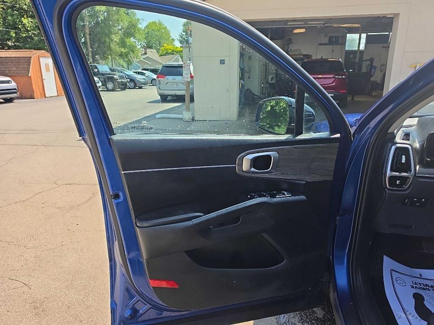 2021 BLUE /BLACK Kia Sorento EX AWD (5XYRHDLF0MG) with an 2.4L L4 DOHC 16V engine, 6A transmission, located at 3304 Woodville Road, Northwood, OH, 43619, (419) 210-8019, 41.612694, -83.480743 - Your #1 Destination for Auto Loans and mdash;No Matter Your Credit!At our dealership, we believe everyone deserves the opportunity to drive their dream car and mdash;whether you have good credit, bad credit, or no credit at all. With a wide selection of hundreds of cars, trucks, and SUVs, you'll fin- Photo#8