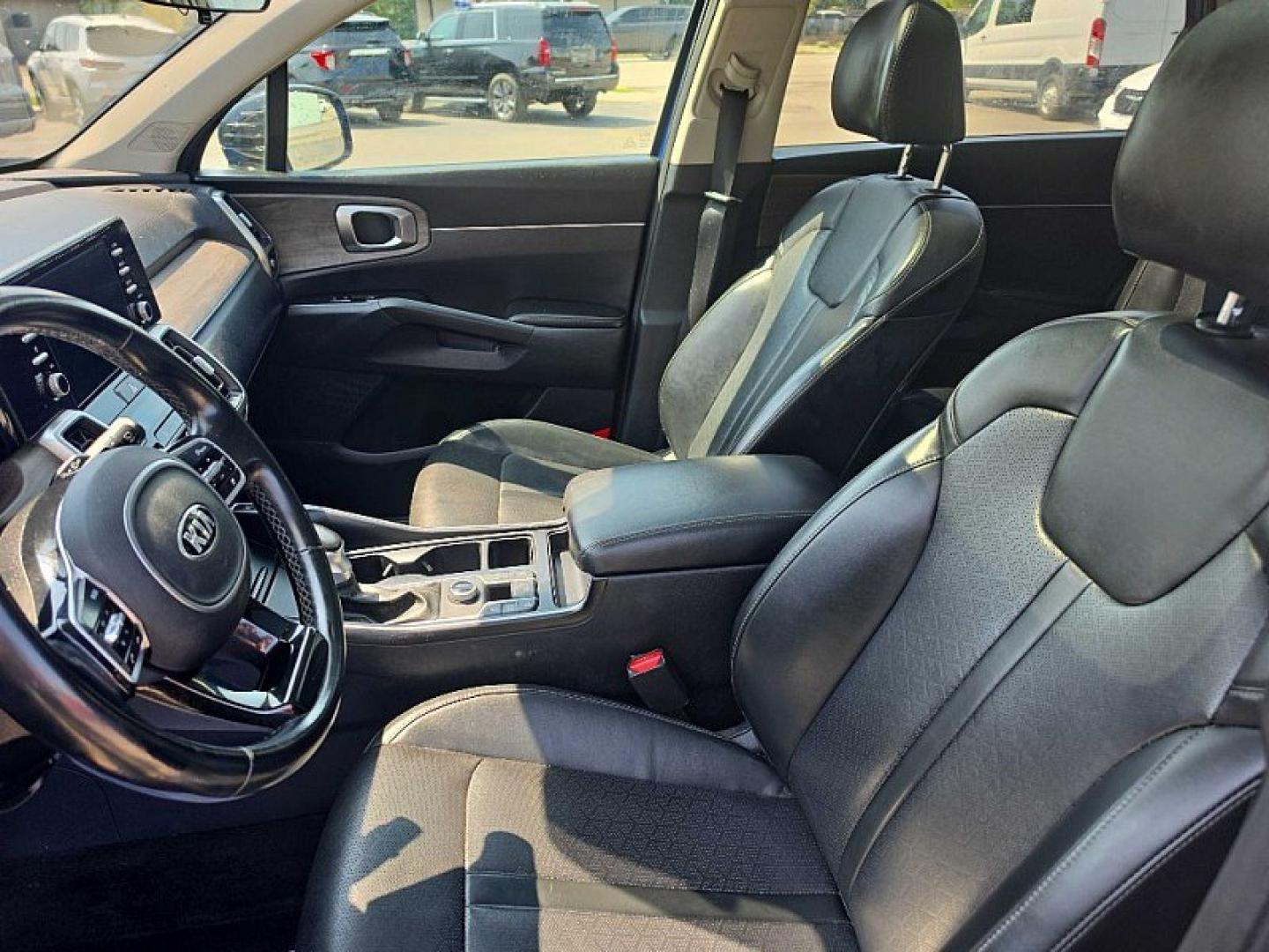 2021 BLUE /BLACK Kia Sorento EX AWD (5XYRHDLF0MG) with an 2.4L L4 DOHC 16V engine, 6A transmission, located at 3304 Woodville Road, Northwood, OH, 43619, (419) 210-8019, 41.612694, -83.480743 - Your #1 Destination for Auto Loans and mdash;No Matter Your Credit!At our dealership, we believe everyone deserves the opportunity to drive their dream car and mdash;whether you have good credit, bad credit, or no credit at all. With a wide selection of hundreds of cars, trucks, and SUVs, you'll fin- Photo#9
