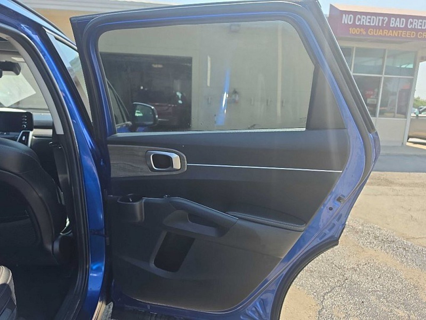 2021 BLUE /BLACK Kia Sorento EX AWD (5XYRHDLF0MG) with an 2.4L L4 DOHC 16V engine, 6A transmission, located at 3304 Woodville Road, Northwood, OH, 43619, (419) 210-8019, 41.612694, -83.480743 - Your #1 Destination for Auto Loans and mdash;No Matter Your Credit!At our dealership, we believe everyone deserves the opportunity to drive their dream car and mdash;whether you have good credit, bad credit, or no credit at all. With a wide selection of hundreds of cars, trucks, and SUVs, you'll fin- Photo#13