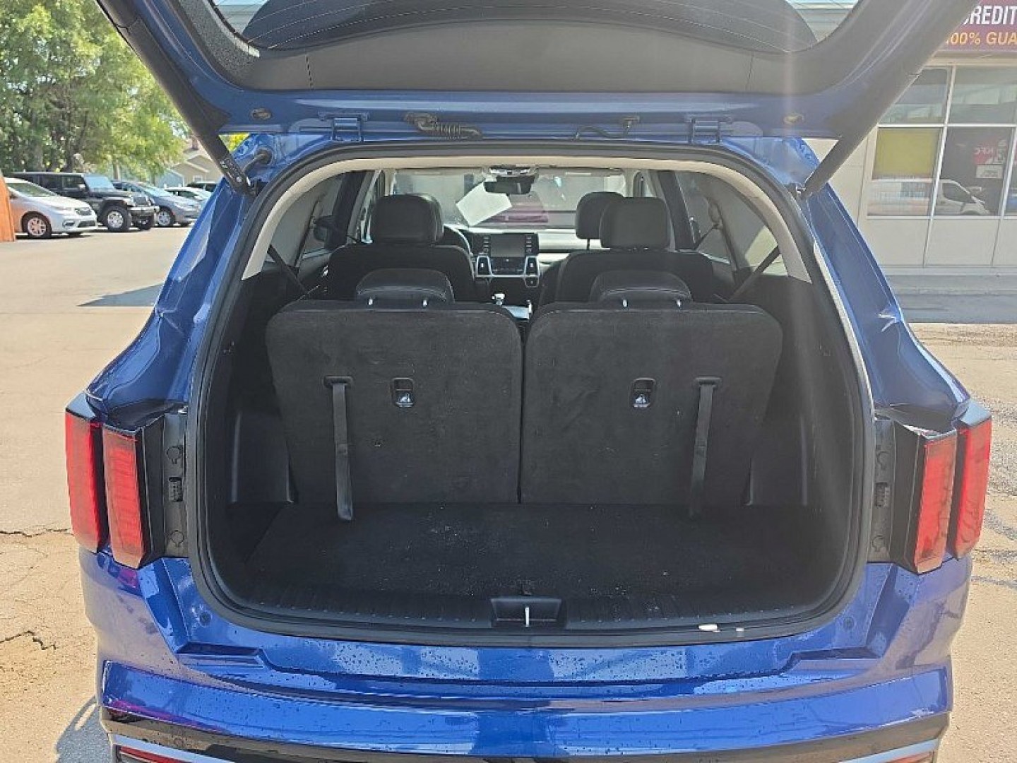 2021 BLUE /BLACK Kia Sorento EX AWD (5XYRHDLF0MG) with an 2.4L L4 DOHC 16V engine, 6A transmission, located at 3304 Woodville Road, Northwood, OH, 43619, (419) 210-8019, 41.612694, -83.480743 - Your #1 Destination for Auto Loans and mdash;No Matter Your Credit!At our dealership, we believe everyone deserves the opportunity to drive their dream car and mdash;whether you have good credit, bad credit, or no credit at all. With a wide selection of hundreds of cars, trucks, and SUVs, you'll fin- Photo#14