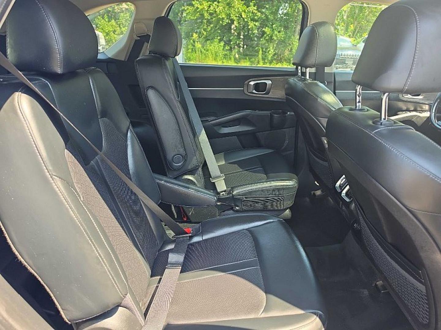 2021 BLUE /BLACK Kia Sorento EX AWD (5XYRHDLF0MG) with an 2.4L L4 DOHC 16V engine, 6A transmission, located at 3304 Woodville Road, Northwood, OH, 43619, (419) 210-8019, 41.612694, -83.480743 - Your #1 Destination for Auto Loans and mdash;No Matter Your Credit!At our dealership, we believe everyone deserves the opportunity to drive their dream car and mdash;whether you have good credit, bad credit, or no credit at all. With a wide selection of hundreds of cars, trucks, and SUVs, you'll fin- Photo#15