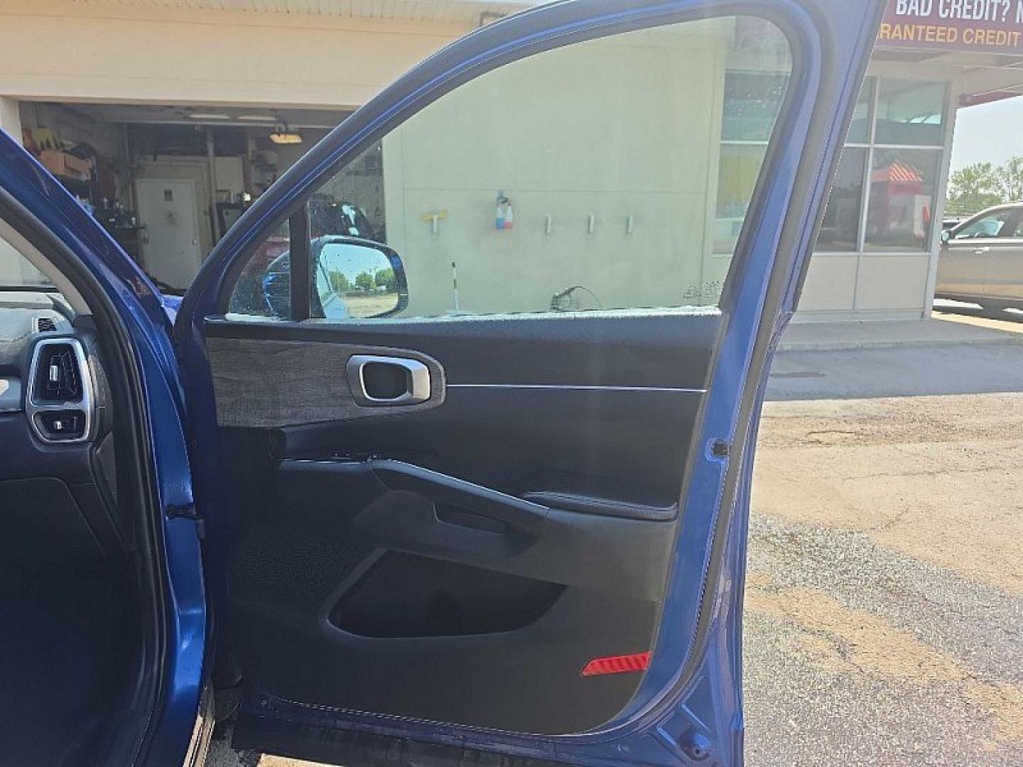 2021 BLUE /BLACK Kia Sorento EX AWD (5XYRHDLF0MG) with an 2.4L L4 DOHC 16V engine, 6A transmission, located at 3304 Woodville Road, Northwood, OH, 43619, (419) 210-8019, 41.612694, -83.480743 - Your #1 Destination for Auto Loans and mdash;No Matter Your Credit!At our dealership, we believe everyone deserves the opportunity to drive their dream car and mdash;whether you have good credit, bad credit, or no credit at all. With a wide selection of hundreds of cars, trucks, and SUVs, you'll fin- Photo#17
