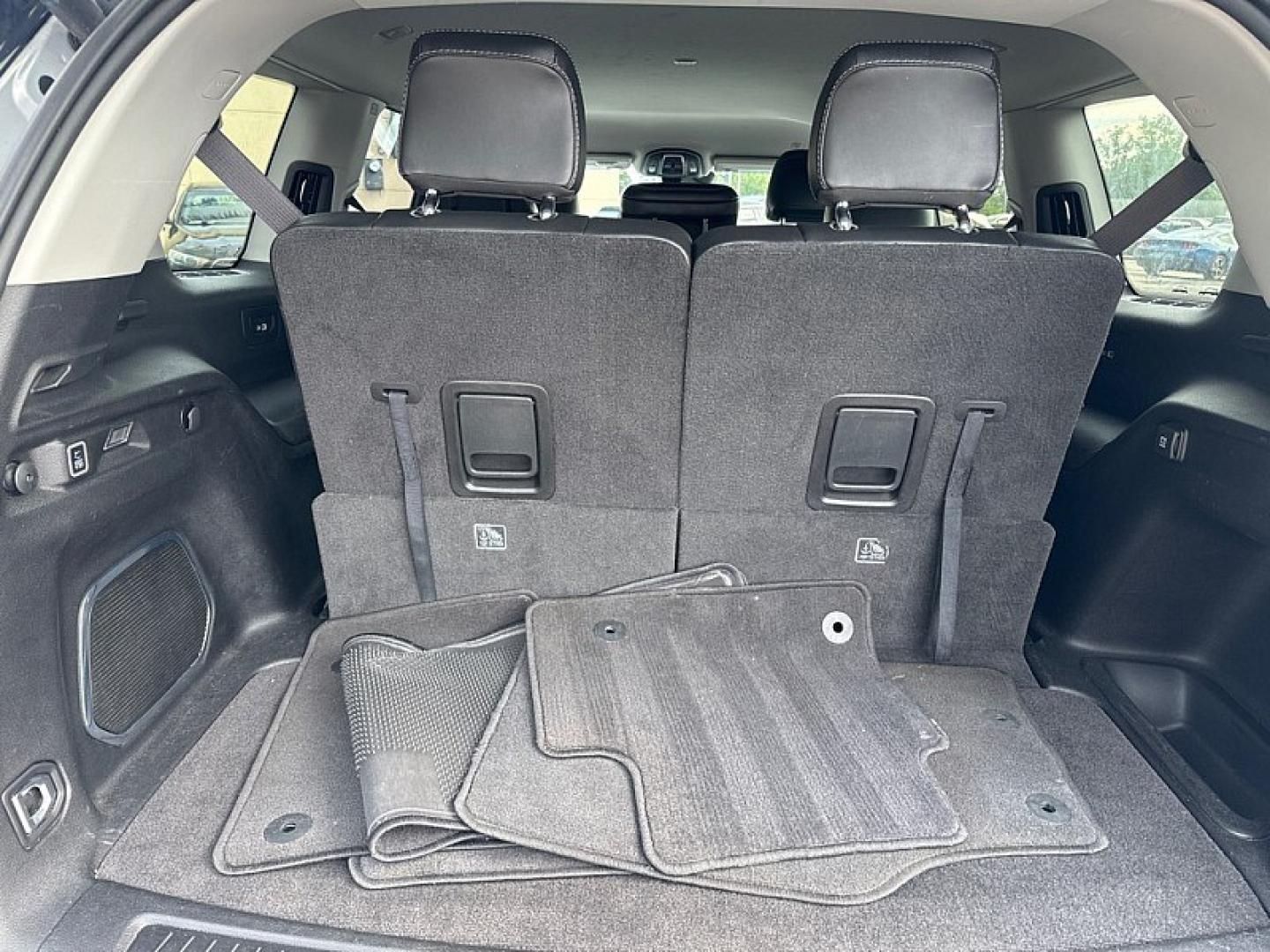 2021 SILVER Jeep Grand Cherokee Limited 4WD (1C4RJKBG8M8) with an 3.6L V6 DOHC 24V engine, 8A transmission, located at 3304 Woodville Road, Northwood, OH, 43619, (419) 210-8019, 41.612694, -83.480743 - Your #1 Destination for Auto Loans and mdash;No Matter Your Credit!At our dealership, we believe everyone deserves the opportunity to drive their dream car and mdash;whether you have good credit, bad credit, or no credit at all. With a wide selection of hundreds of cars, trucks, and SUVs, you'll fin- Photo#13