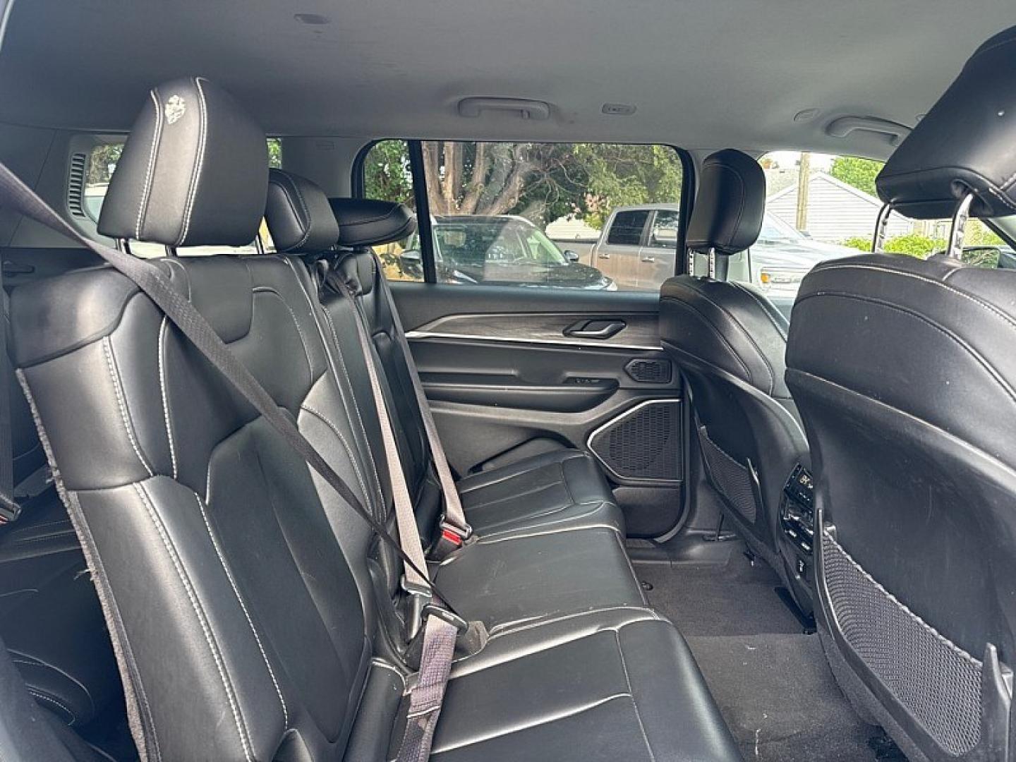 2021 SILVER Jeep Grand Cherokee Limited 4WD (1C4RJKBG8M8) with an 3.6L V6 DOHC 24V engine, 8A transmission, located at 3304 Woodville Road, Northwood, OH, 43619, (419) 210-8019, 41.612694, -83.480743 - Your #1 Destination for Auto Loans and mdash;No Matter Your Credit!At our dealership, we believe everyone deserves the opportunity to drive their dream car and mdash;whether you have good credit, bad credit, or no credit at all. With a wide selection of hundreds of cars, trucks, and SUVs, you'll fin- Photo#15