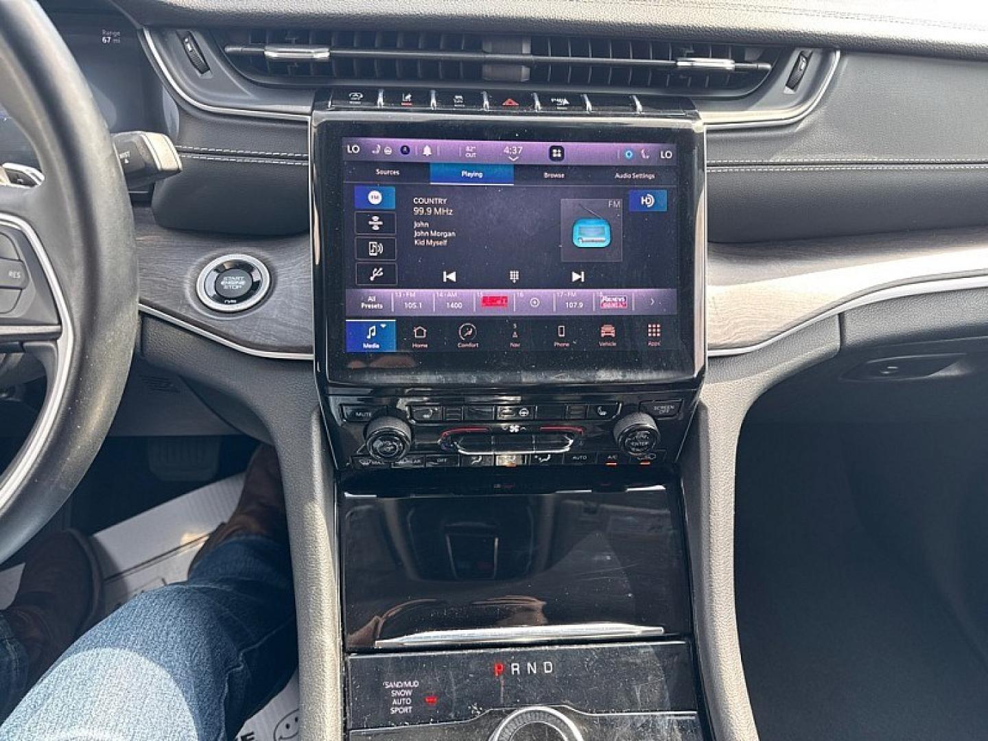 2021 SILVER Jeep Grand Cherokee Limited 4WD (1C4RJKBG8M8) with an 3.6L V6 DOHC 24V engine, 8A transmission, located at 3304 Woodville Road, Northwood, OH, 43619, (419) 210-8019, 41.612694, -83.480743 - Your #1 Destination for Auto Loans and mdash;No Matter Your Credit!At our dealership, we believe everyone deserves the opportunity to drive their dream car and mdash;whether you have good credit, bad credit, or no credit at all. With a wide selection of hundreds of cars, trucks, and SUVs, you'll fin- Photo#23