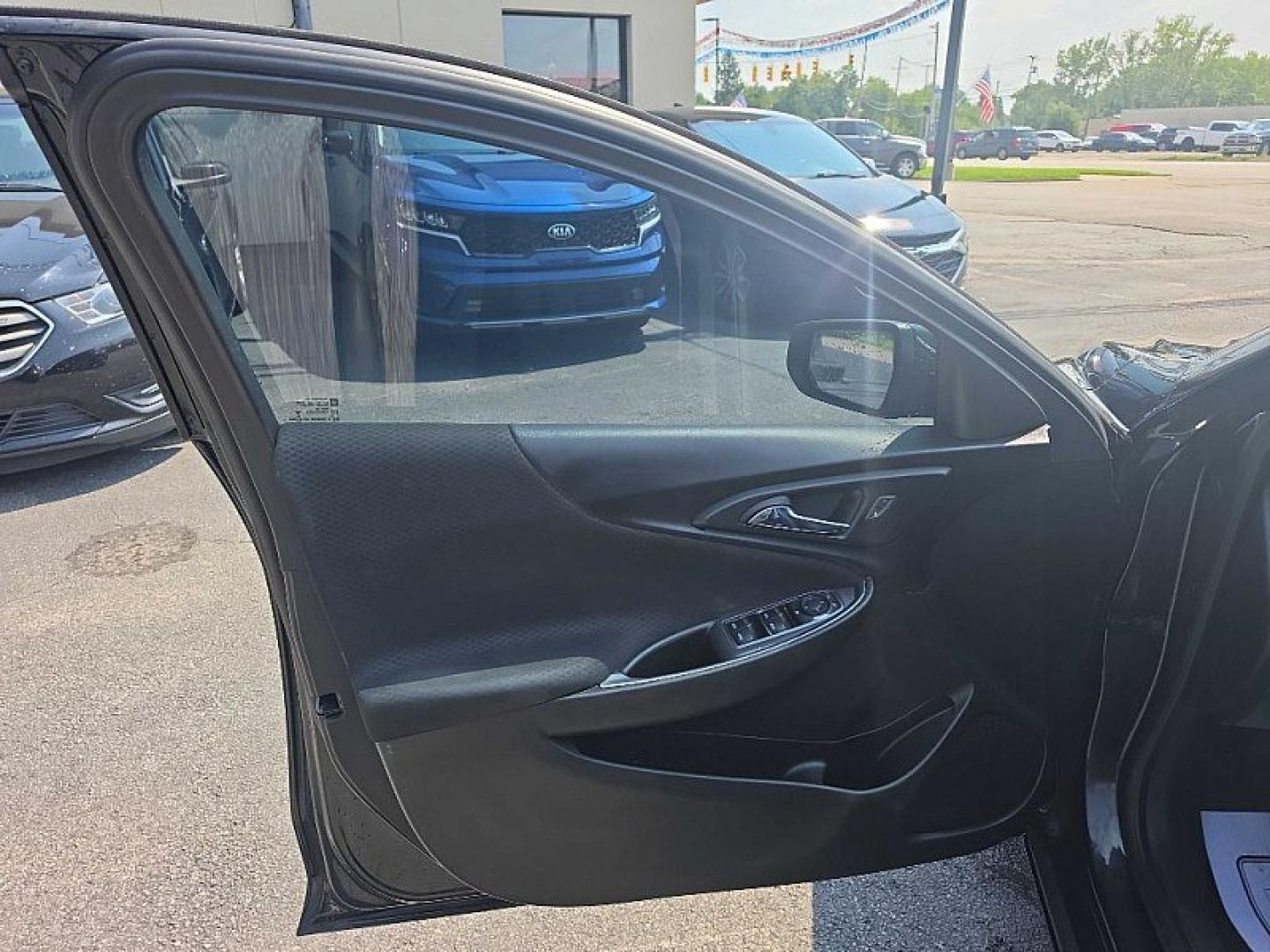 2019 BLACK /BLACK Chevrolet Malibu LT (1G1ZD5ST2KF) with an 1.5L L4 DOHC 16V engine, 6A transmission, located at 3304 Woodville Road, Northwood, OH, 43619, (419) 210-8019, 41.612694, -83.480743 - Your #1 Destination for Auto Loans and mdash;No Matter Your Credit!At our dealership, we believe everyone deserves the opportunity to drive their dream car and mdash;whether you have good credit, bad credit, or no credit at all. With a wide selection of hundreds of cars, trucks, and SUVs, you'll fin- Photo#8