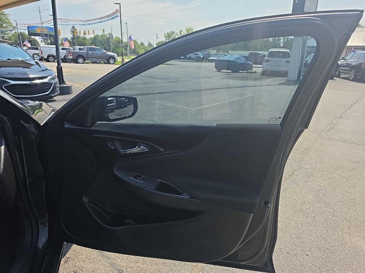 2019 BLACK /BLACK Chevrolet Malibu LT (1G1ZD5ST2KF) with an 1.5L L4 DOHC 16V engine, 6A transmission, located at 3304 Woodville Road, Northwood, OH, 43619, (419) 210-8019, 41.612694, -83.480743 - Your #1 Destination for Auto Loans and mdash;No Matter Your Credit!At our dealership, we believe everyone deserves the opportunity to drive their dream car and mdash;whether you have good credit, bad credit, or no credit at all. With a wide selection of hundreds of cars, trucks, and SUVs, you'll fin- Photo#15