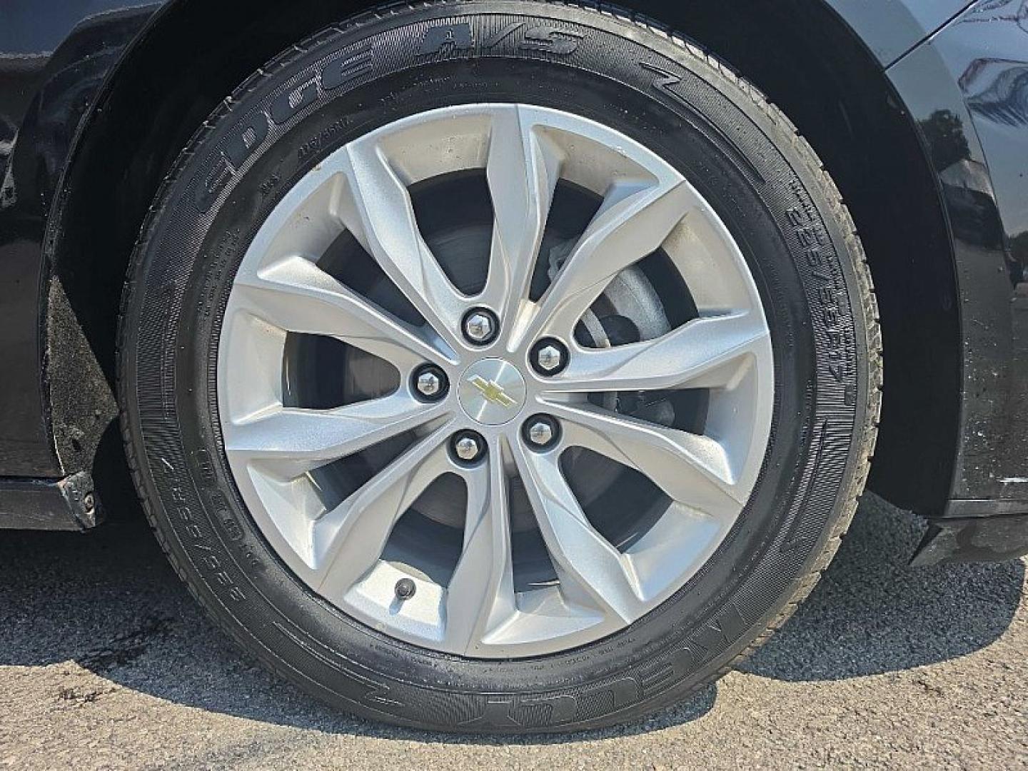 2019 BLACK /BLACK Chevrolet Malibu LT (1G1ZD5ST2KF) with an 1.5L L4 DOHC 16V engine, 6A transmission, located at 3304 Woodville Road, Northwood, OH, 43619, (419) 210-8019, 41.612694, -83.480743 - Your #1 Destination for Auto Loans and mdash;No Matter Your Credit!At our dealership, we believe everyone deserves the opportunity to drive their dream car and mdash;whether you have good credit, bad credit, or no credit at all. With a wide selection of hundreds of cars, trucks, and SUVs, you'll fin- Photo#17