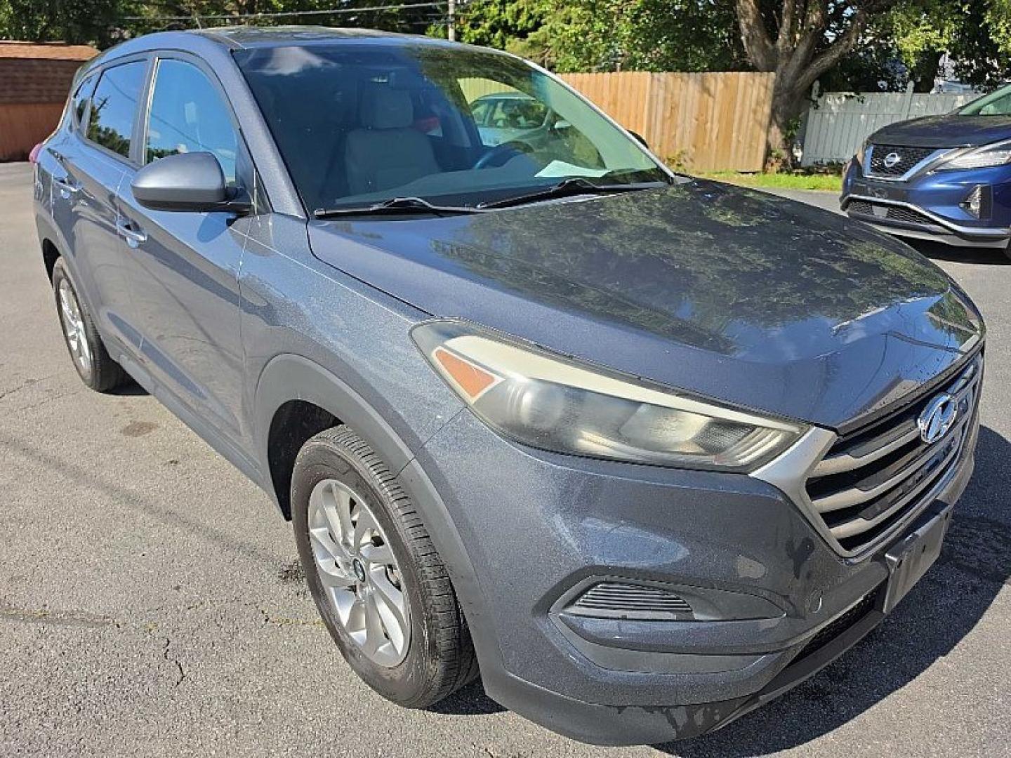 2018 GRAY /GRAY Hyundai Tucson SE AWD (KM8J2CA43JU) with an 2.0L L4 DOHC 16V engine, 6A transmission, located at 3304 Woodville Road, Northwood, OH, 43619, (419) 210-8019, 41.612694, -83.480743 - Your #1 Destination for Auto Loans and mdash;No Matter Your Credit!At our dealership, we believe everyone deserves the opportunity to drive their dream car and mdash;whether you have good credit, bad credit, or no credit at all. With a wide selection of hundreds of cars, trucks, and SUVs, you'll fin- Photo#6
