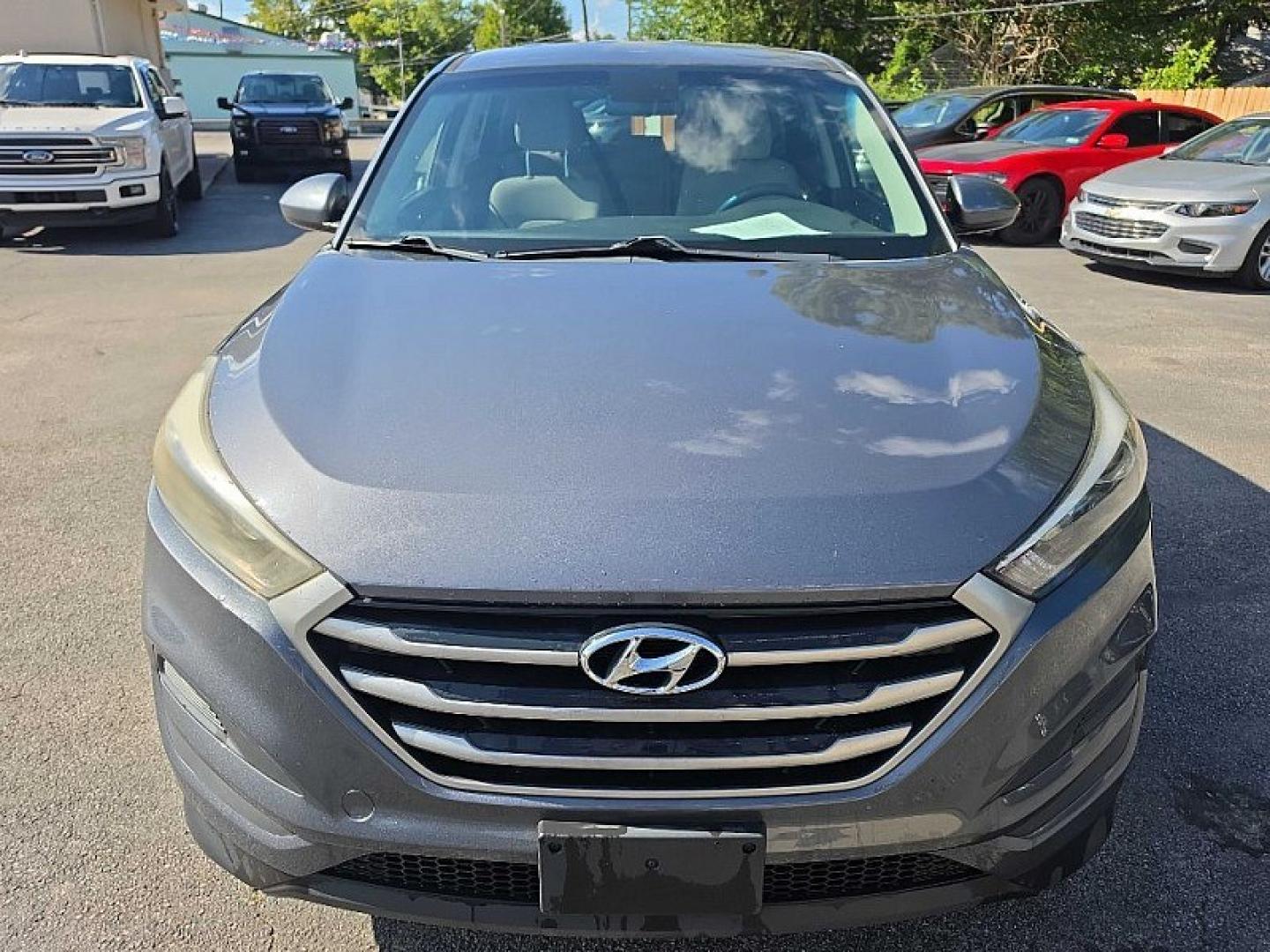 2018 GRAY /GRAY Hyundai Tucson SE AWD (KM8J2CA43JU) with an 2.0L L4 DOHC 16V engine, 6A transmission, located at 3304 Woodville Road, Northwood, OH, 43619, (419) 210-8019, 41.612694, -83.480743 - Your #1 Destination for Auto Loans and mdash;No Matter Your Credit!At our dealership, we believe everyone deserves the opportunity to drive their dream car and mdash;whether you have good credit, bad credit, or no credit at all. With a wide selection of hundreds of cars, trucks, and SUVs, you'll fin- Photo#7