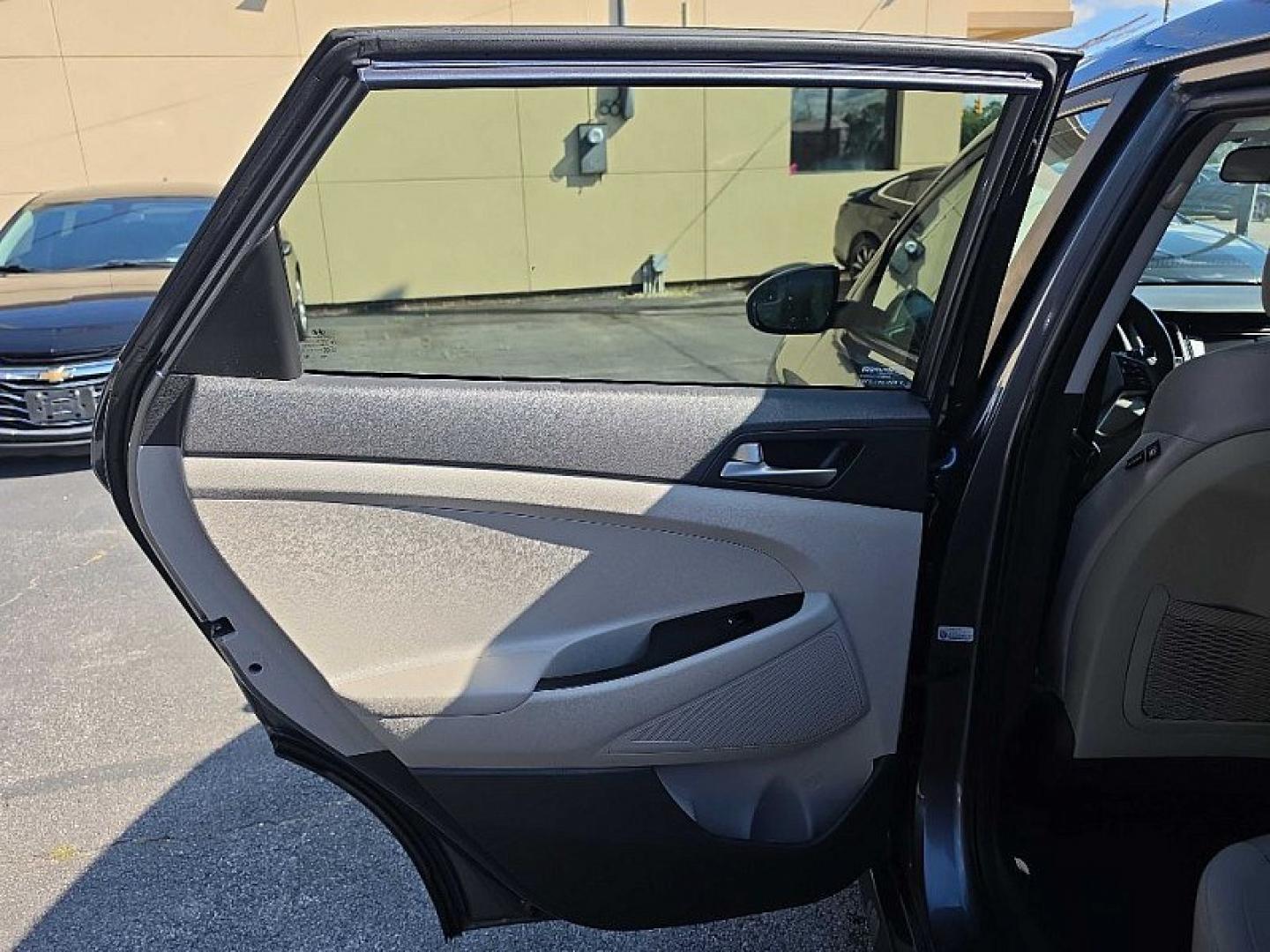 2018 GRAY /GRAY Hyundai Tucson SE AWD (KM8J2CA43JU) with an 2.0L L4 DOHC 16V engine, 6A transmission, located at 3304 Woodville Road, Northwood, OH, 43619, (419) 210-8019, 41.612694, -83.480743 - Your #1 Destination for Auto Loans and mdash;No Matter Your Credit!At our dealership, we believe everyone deserves the opportunity to drive their dream car and mdash;whether you have good credit, bad credit, or no credit at all. With a wide selection of hundreds of cars, trucks, and SUVs, you'll fin- Photo#10