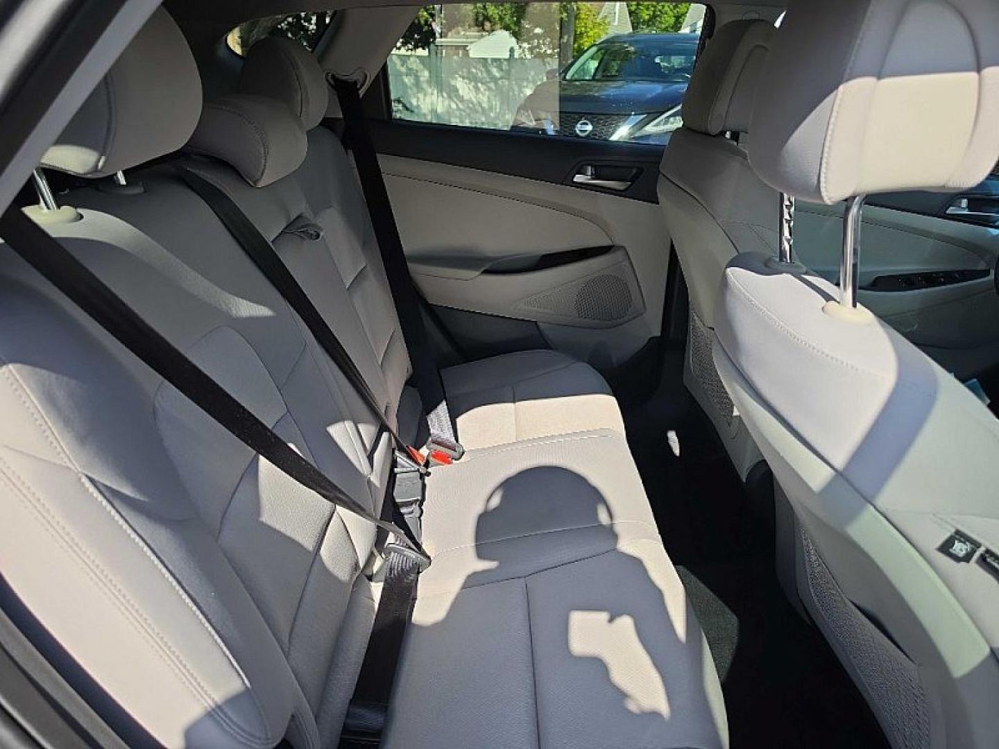 2018 GRAY /GRAY Hyundai Tucson SE AWD (KM8J2CA43JU) with an 2.0L L4 DOHC 16V engine, 6A transmission, located at 3304 Woodville Road, Northwood, OH, 43619, (419) 210-8019, 41.612694, -83.480743 - Your #1 Destination for Auto Loans and mdash;No Matter Your Credit!At our dealership, we believe everyone deserves the opportunity to drive their dream car and mdash;whether you have good credit, bad credit, or no credit at all. With a wide selection of hundreds of cars, trucks, and SUVs, you'll fin- Photo#14