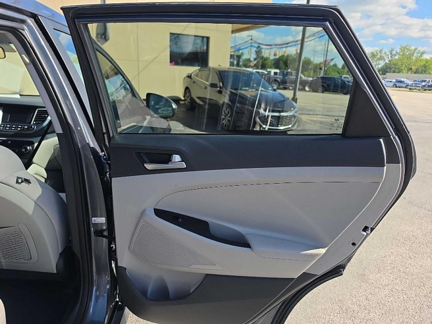 2018 GRAY /GRAY Hyundai Tucson SE AWD (KM8J2CA43JU) with an 2.0L L4 DOHC 16V engine, 6A transmission, located at 3304 Woodville Road, Northwood, OH, 43619, (419) 210-8019, 41.612694, -83.480743 - Your #1 Destination for Auto Loans and mdash;No Matter Your Credit!At our dealership, we believe everyone deserves the opportunity to drive their dream car and mdash;whether you have good credit, bad credit, or no credit at all. With a wide selection of hundreds of cars, trucks, and SUVs, you'll fin- Photo#21
