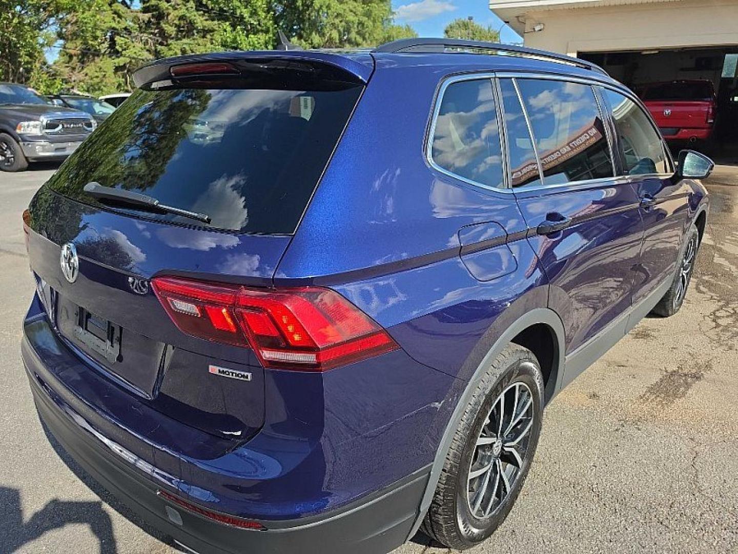 2021 BLUE /PUSHB Volkswagen Tiguan SE 4Motion AWD (3VV2B7AX0MM) with an 2.0L L4 DOHC 16V TURBO engine, 8A transmission, located at 3304 Woodville Road, Northwood, OH, 43619, (419) 210-8019, 41.612694, -83.480743 - Your #1 Destination for Auto Loans and mdash;No Matter Your Credit!At our dealership, we believe everyone deserves the opportunity to drive their dream car and mdash;whether you have good credit, bad credit, or no credit at all. With a wide selection of hundreds of cars, trucks, and SUVs, you'll fin- Photo#4