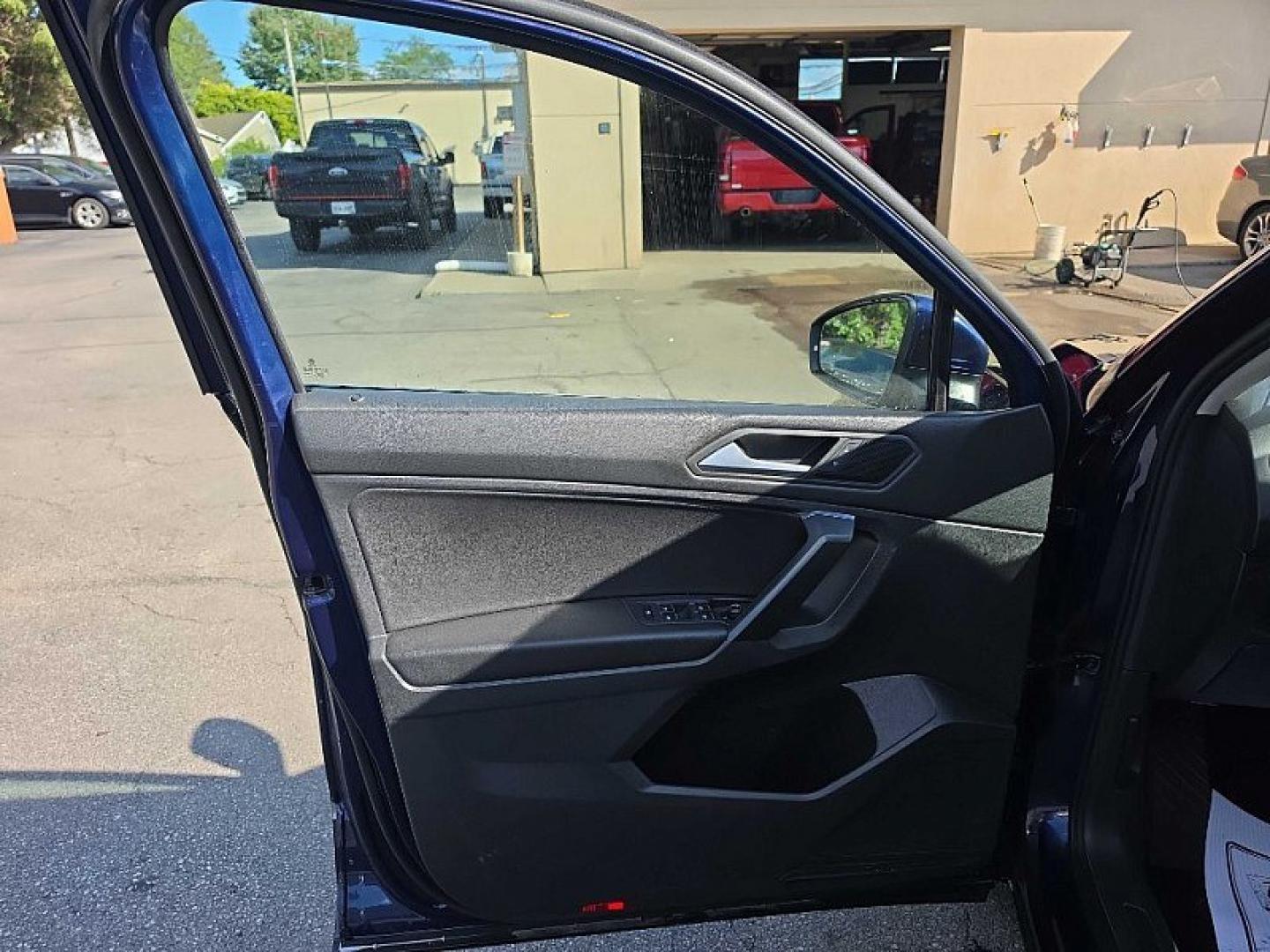 2021 BLUE /PUSHB Volkswagen Tiguan SE 4Motion AWD (3VV2B7AX0MM) with an 2.0L L4 DOHC 16V TURBO engine, 8A transmission, located at 3304 Woodville Road, Northwood, OH, 43619, (419) 210-8019, 41.612694, -83.480743 - Your #1 Destination for Auto Loans and mdash;No Matter Your Credit!At our dealership, we believe everyone deserves the opportunity to drive their dream car and mdash;whether you have good credit, bad credit, or no credit at all. With a wide selection of hundreds of cars, trucks, and SUVs, you'll fin- Photo#8