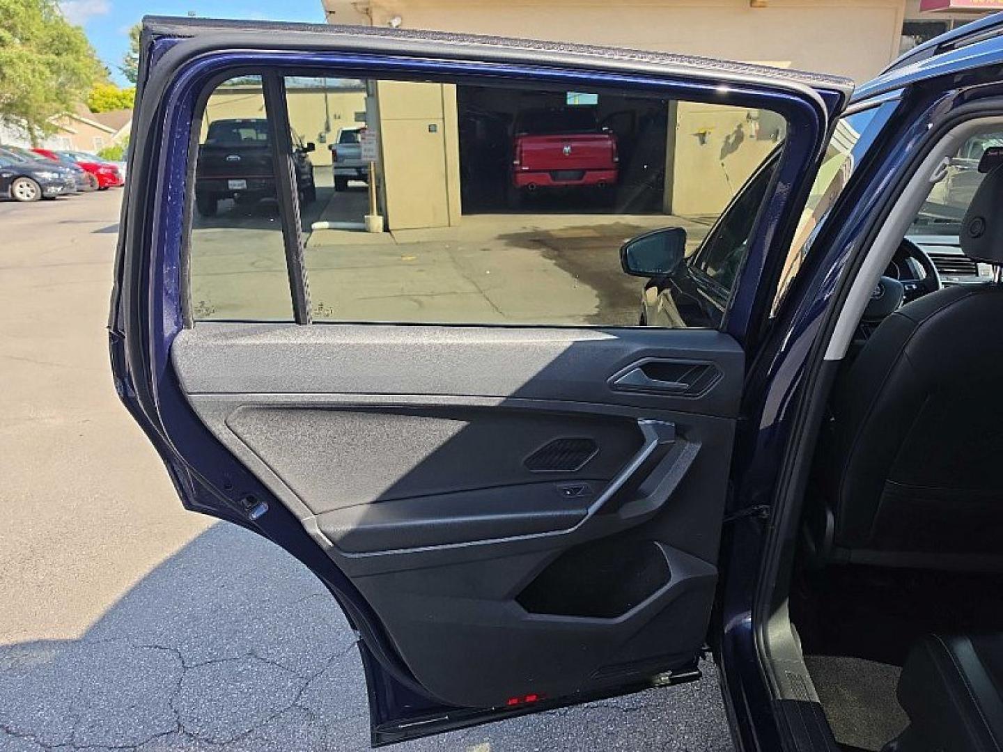 2021 BLUE /PUSHB Volkswagen Tiguan SE 4Motion AWD (3VV2B7AX0MM) with an 2.0L L4 DOHC 16V TURBO engine, 8A transmission, located at 3304 Woodville Road, Northwood, OH, 43619, (419) 210-8019, 41.612694, -83.480743 - Your #1 Destination for Auto Loans and mdash;No Matter Your Credit!At our dealership, we believe everyone deserves the opportunity to drive their dream car and mdash;whether you have good credit, bad credit, or no credit at all. With a wide selection of hundreds of cars, trucks, and SUVs, you'll fin- Photo#10