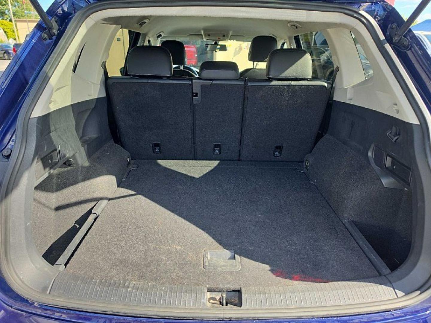2021 BLUE /PUSHB Volkswagen Tiguan SE 4Motion AWD (3VV2B7AX0MM) with an 2.0L L4 DOHC 16V TURBO engine, 8A transmission, located at 3304 Woodville Road, Northwood, OH, 43619, (419) 210-8019, 41.612694, -83.480743 - Your #1 Destination for Auto Loans and mdash;No Matter Your Credit!At our dealership, we believe everyone deserves the opportunity to drive their dream car and mdash;whether you have good credit, bad credit, or no credit at all. With a wide selection of hundreds of cars, trucks, and SUVs, you'll fin- Photo#12