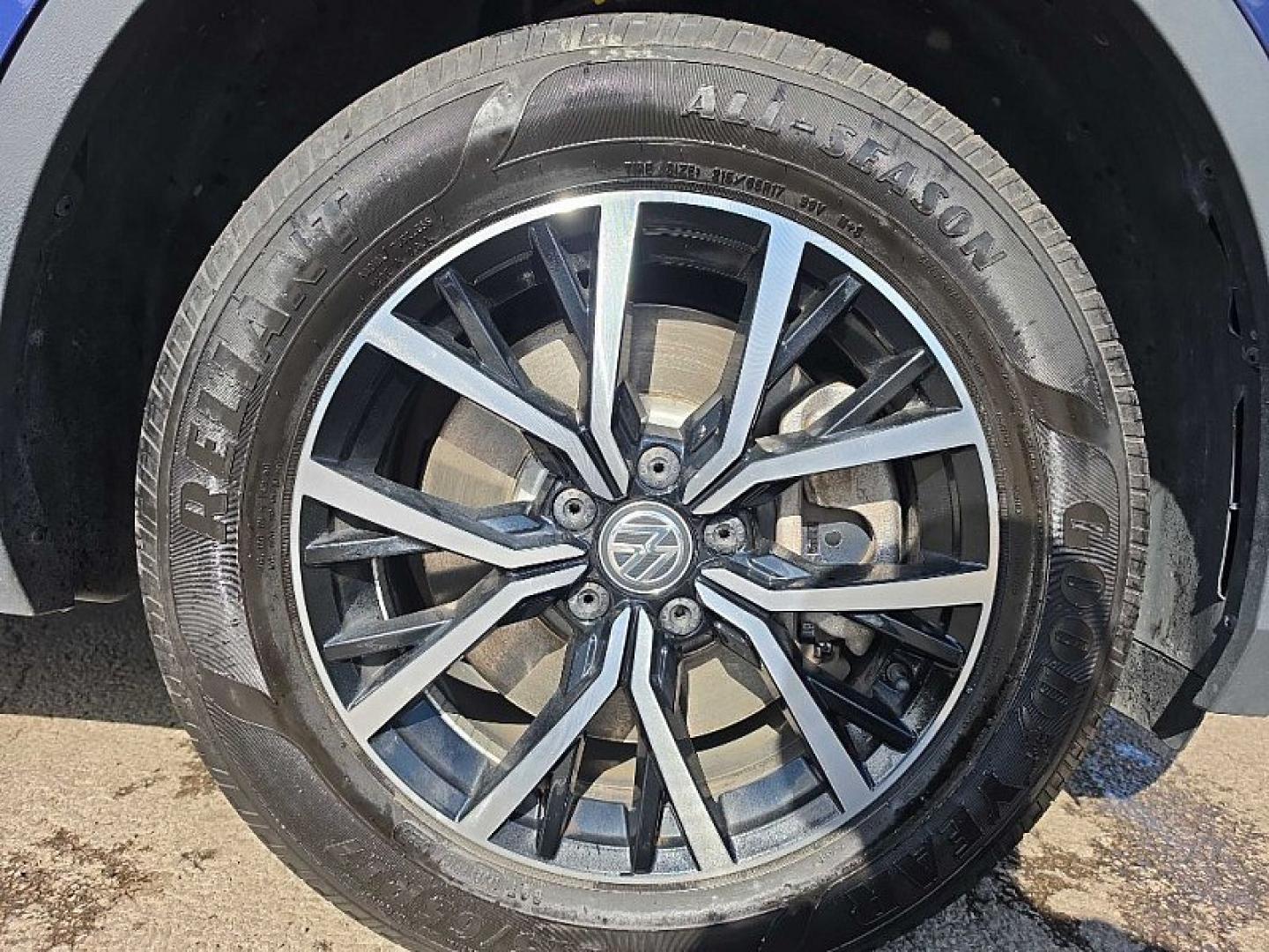 2021 BLUE /PUSHB Volkswagen Tiguan SE 4Motion AWD (3VV2B7AX0MM) with an 2.0L L4 DOHC 16V TURBO engine, 8A transmission, located at 3304 Woodville Road, Northwood, OH, 43619, (419) 210-8019, 41.612694, -83.480743 - Your #1 Destination for Auto Loans and mdash;No Matter Your Credit!At our dealership, we believe everyone deserves the opportunity to drive their dream car and mdash;whether you have good credit, bad credit, or no credit at all. With a wide selection of hundreds of cars, trucks, and SUVs, you'll fin- Photo#17