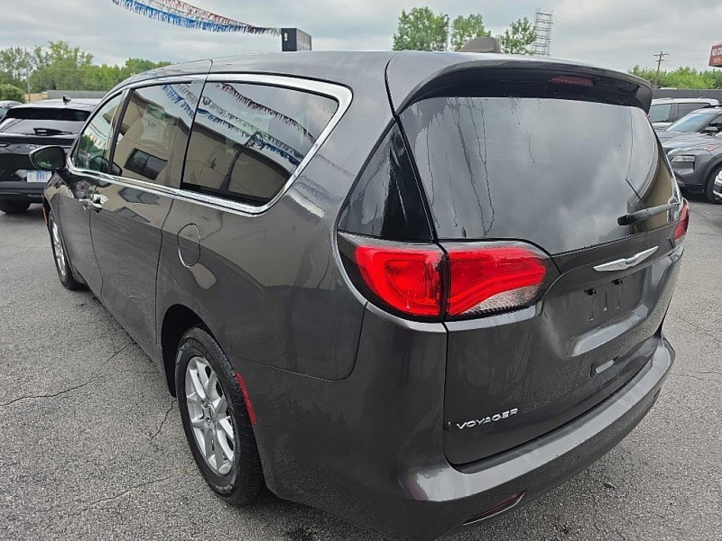 2022 GRAY /BLACK Chrysler Voyager LX (2C4RC1CG0NR) with an 3.6L V6 DOHC 24V engine, 9A transmission, located at 3304 Woodville Road, Northwood, OH, 43619, (419) 210-8019, 41.612694, -83.480743 - Your #1 Destination for Auto Loans and mdash;No Matter Your Credit!At our dealership, we believe everyone deserves the opportunity to drive their dream car and mdash;whether you have good credit, bad credit, or no credit at all. With a wide selection of hundreds of cars, trucks, and SUVs, you'll fin- Photo#1