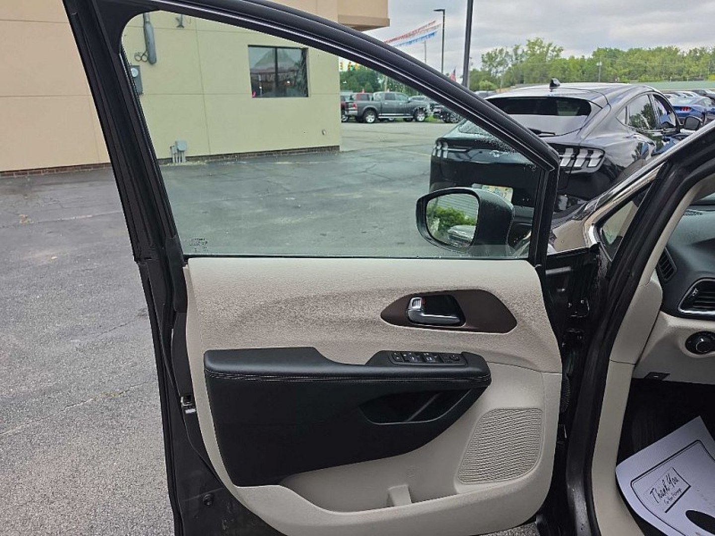 2022 GRAY /BLACK Chrysler Voyager LX (2C4RC1CG0NR) with an 3.6L V6 DOHC 24V engine, 9A transmission, located at 3304 Woodville Road, Northwood, OH, 43619, (419) 210-8019, 41.612694, -83.480743 - Your #1 Destination for Auto Loans and mdash;No Matter Your Credit!At our dealership, we believe everyone deserves the opportunity to drive their dream car and mdash;whether you have good credit, bad credit, or no credit at all. With a wide selection of hundreds of cars, trucks, and SUVs, you'll fin- Photo#7