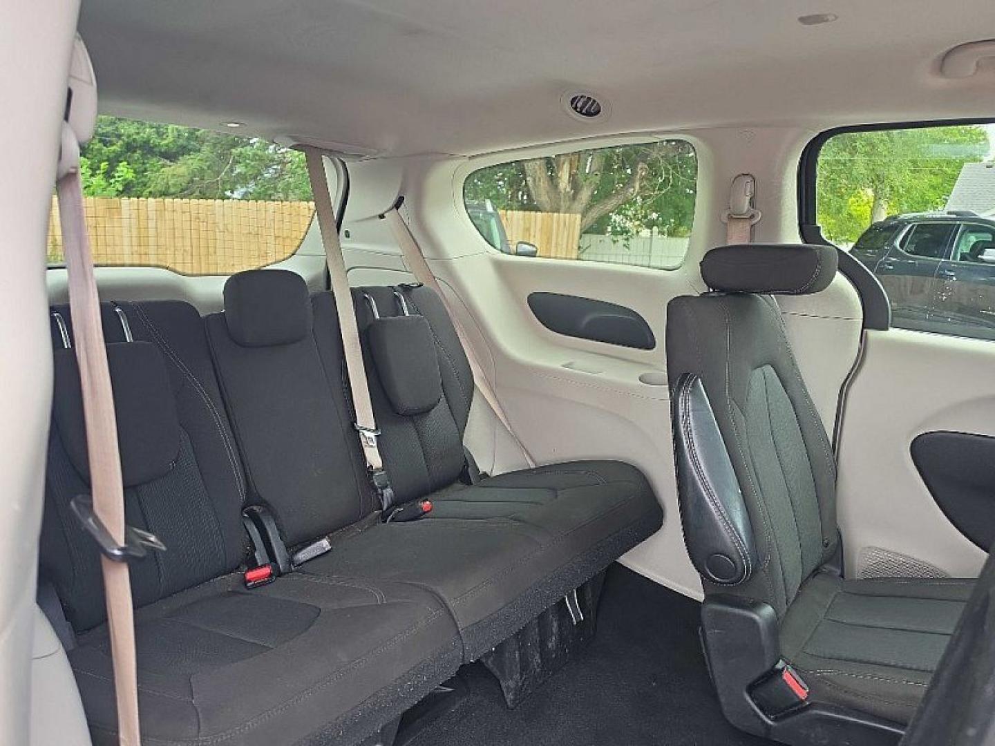 2022 GRAY /BLACK Chrysler Voyager LX (2C4RC1CG0NR) with an 3.6L V6 DOHC 24V engine, 9A transmission, located at 3304 Woodville Road, Northwood, OH, 43619, (419) 210-8019, 41.612694, -83.480743 - Your #1 Destination for Auto Loans and mdash;No Matter Your Credit!At our dealership, we believe everyone deserves the opportunity to drive their dream car and mdash;whether you have good credit, bad credit, or no credit at all. With a wide selection of hundreds of cars, trucks, and SUVs, you'll fin- Photo#37