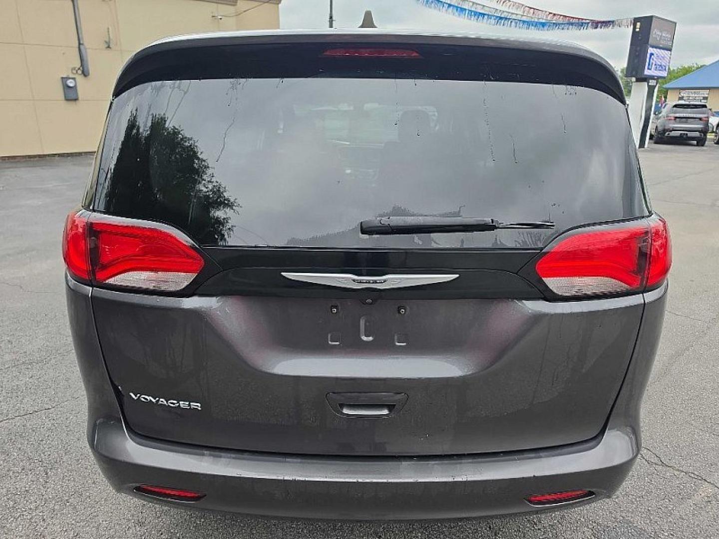 2022 GRAY /BLACK Chrysler Voyager LX (2C4RC1CG0NR) with an 3.6L V6 DOHC 24V engine, 9A transmission, located at 3304 Woodville Road, Northwood, OH, 43619, (419) 210-8019, 41.612694, -83.480743 - Your #1 Destination for Auto Loans and mdash;No Matter Your Credit!At our dealership, we believe everyone deserves the opportunity to drive their dream car and mdash;whether you have good credit, bad credit, or no credit at all. With a wide selection of hundreds of cars, trucks, and SUVs, you'll fin- Photo#50