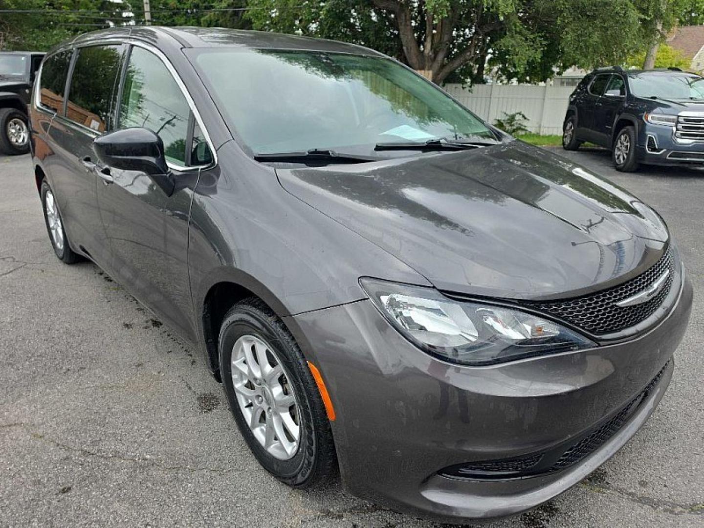 2022 GRAY /BLACK Chrysler Voyager LX (2C4RC1CG0NR) with an 3.6L V6 DOHC 24V engine, 9A transmission, located at 3304 Woodville Road, Northwood, OH, 43619, (419) 210-8019, 41.612694, -83.480743 - Your #1 Destination for Auto Loans and mdash;No Matter Your Credit!At our dealership, we believe everyone deserves the opportunity to drive their dream car and mdash;whether you have good credit, bad credit, or no credit at all. With a wide selection of hundreds of cars, trucks, and SUVs, you'll fin- Photo#53
