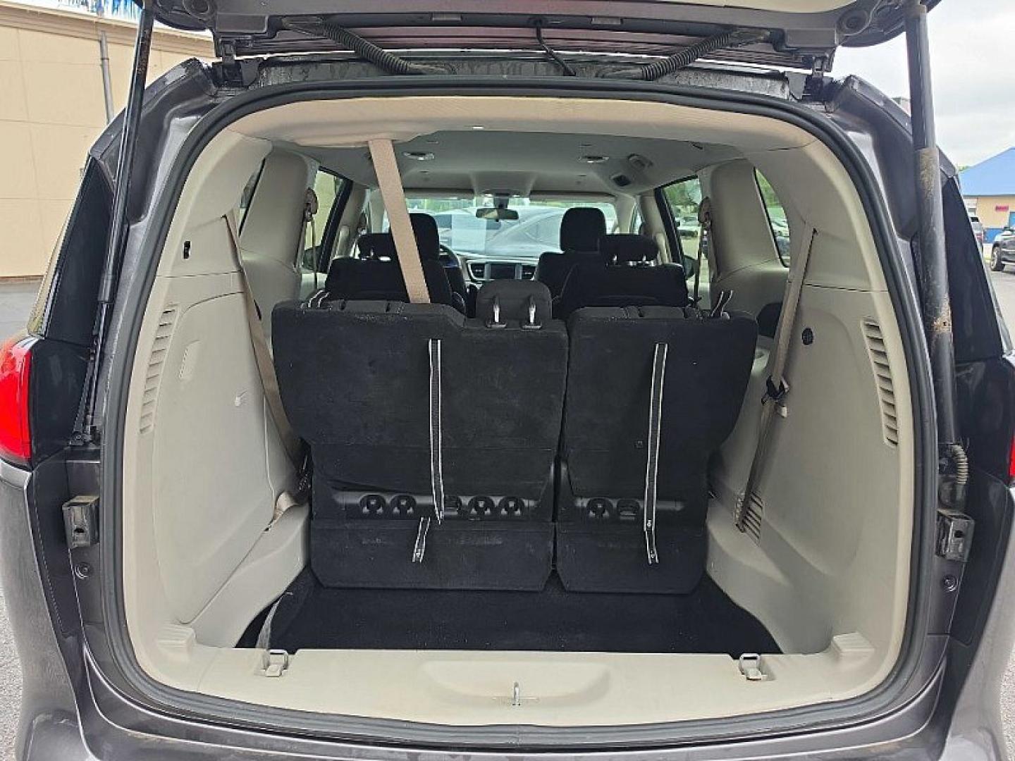 2022 GRAY /BLACK Chrysler Voyager LX (2C4RC1CG0NR) with an 3.6L V6 DOHC 24V engine, 9A transmission, located at 3304 Woodville Road, Northwood, OH, 43619, (419) 210-8019, 41.612694, -83.480743 - Your #1 Destination for Auto Loans and mdash;No Matter Your Credit!At our dealership, we believe everyone deserves the opportunity to drive their dream car and mdash;whether you have good credit, bad credit, or no credit at all. With a wide selection of hundreds of cars, trucks, and SUVs, you'll fin- Photo#59