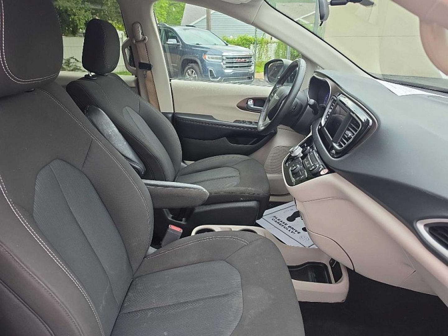 2022 GRAY /BLACK Chrysler Voyager LX (2C4RC1CG0NR) with an 3.6L V6 DOHC 24V engine, 9A transmission, located at 3304 Woodville Road, Northwood, OH, 43619, (419) 210-8019, 41.612694, -83.480743 - Your #1 Destination for Auto Loans and mdash;No Matter Your Credit!At our dealership, we believe everyone deserves the opportunity to drive their dream car and mdash;whether you have good credit, bad credit, or no credit at all. With a wide selection of hundreds of cars, trucks, and SUVs, you'll fin- Photo#63