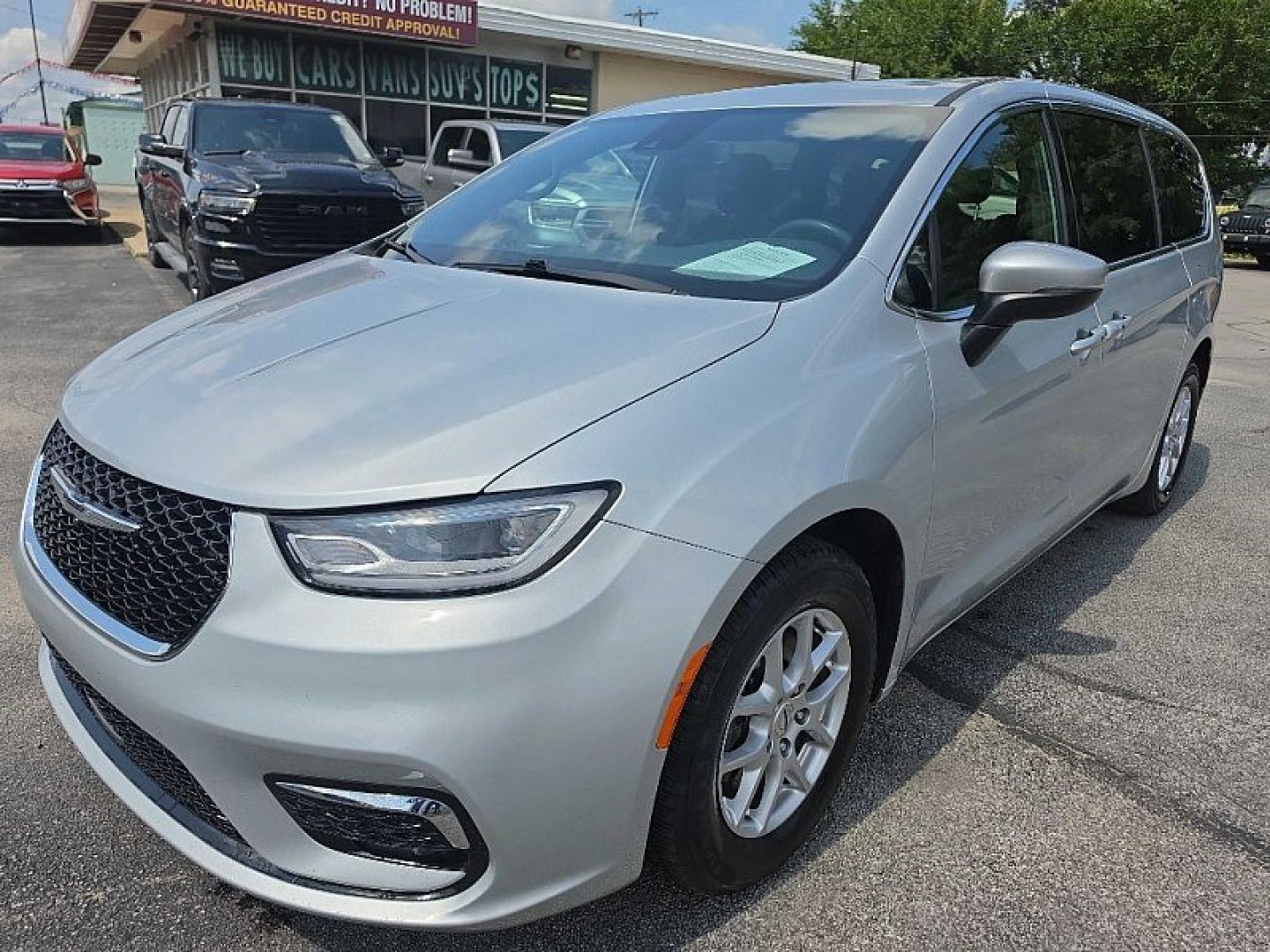 2023 SILVER /BLACK Chrysler Pacifica Touring (2C4RC1FG1PR) with an 3.6L V6 DOHC 24V engine, 9A transmission, located at 3304 Woodville Road, Northwood, OH, 43619, (419) 210-8019, 41.612694, -83.480743 - Your #1 Destination for Auto Loans and mdash;No Matter Your Credit!At our dealership, we believe everyone deserves the opportunity to drive their dream car and mdash;whether you have good credit, bad credit, or no credit at all. With a wide selection of hundreds of cars, trucks, and SUVs, you'll fin- Photo#1