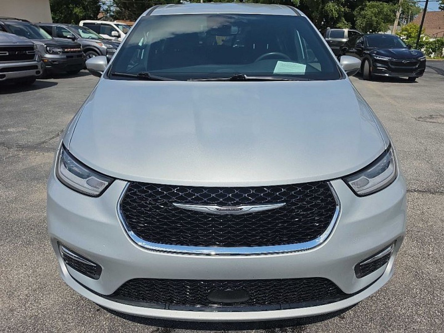 2023 SILVER /BLACK Chrysler Pacifica Touring (2C4RC1FG1PR) with an 3.6L V6 DOHC 24V engine, 9A transmission, located at 3304 Woodville Road, Northwood, OH, 43619, (419) 210-8019, 41.612694, -83.480743 - Your #1 Destination for Auto Loans and mdash;No Matter Your Credit!At our dealership, we believe everyone deserves the opportunity to drive their dream car and mdash;whether you have good credit, bad credit, or no credit at all. With a wide selection of hundreds of cars, trucks, and SUVs, you'll fin- Photo#7