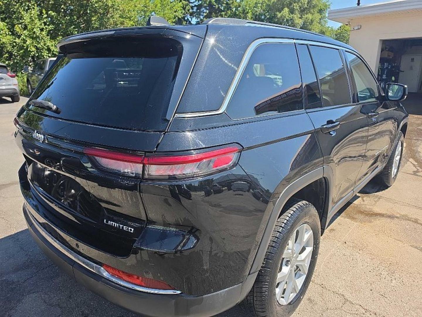 2023 BLACK /BLACK Jeep Grand Cherokee Limited 4WD (1C4RJHBG3P8) with an 3.6L V6 DOHC 24V engine, 8A transmission, located at 3304 Woodville Road, Northwood, OH, 43619, (419) 210-8019, 41.612694, -83.480743 - Your #1 Destination for Auto Loans and mdash;No Matter Your Credit!At our dealership, we believe everyone deserves the opportunity to drive their dream car and mdash;whether you have good credit, bad credit, or no credit at all. With a wide selection of hundreds of cars, trucks, and SUVs, you'll fin- Photo#4