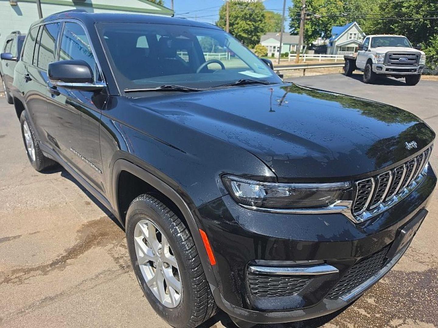 2023 BLACK /BLACK Jeep Grand Cherokee Limited 4WD (1C4RJHBG3P8) with an 3.6L V6 DOHC 24V engine, 8A transmission, located at 3304 Woodville Road, Northwood, OH, 43619, (419) 210-8019, 41.612694, -83.480743 - Your #1 Destination for Auto Loans and mdash;No Matter Your Credit!At our dealership, we believe everyone deserves the opportunity to drive their dream car and mdash;whether you have good credit, bad credit, or no credit at all. With a wide selection of hundreds of cars, trucks, and SUVs, you'll fin- Photo#6