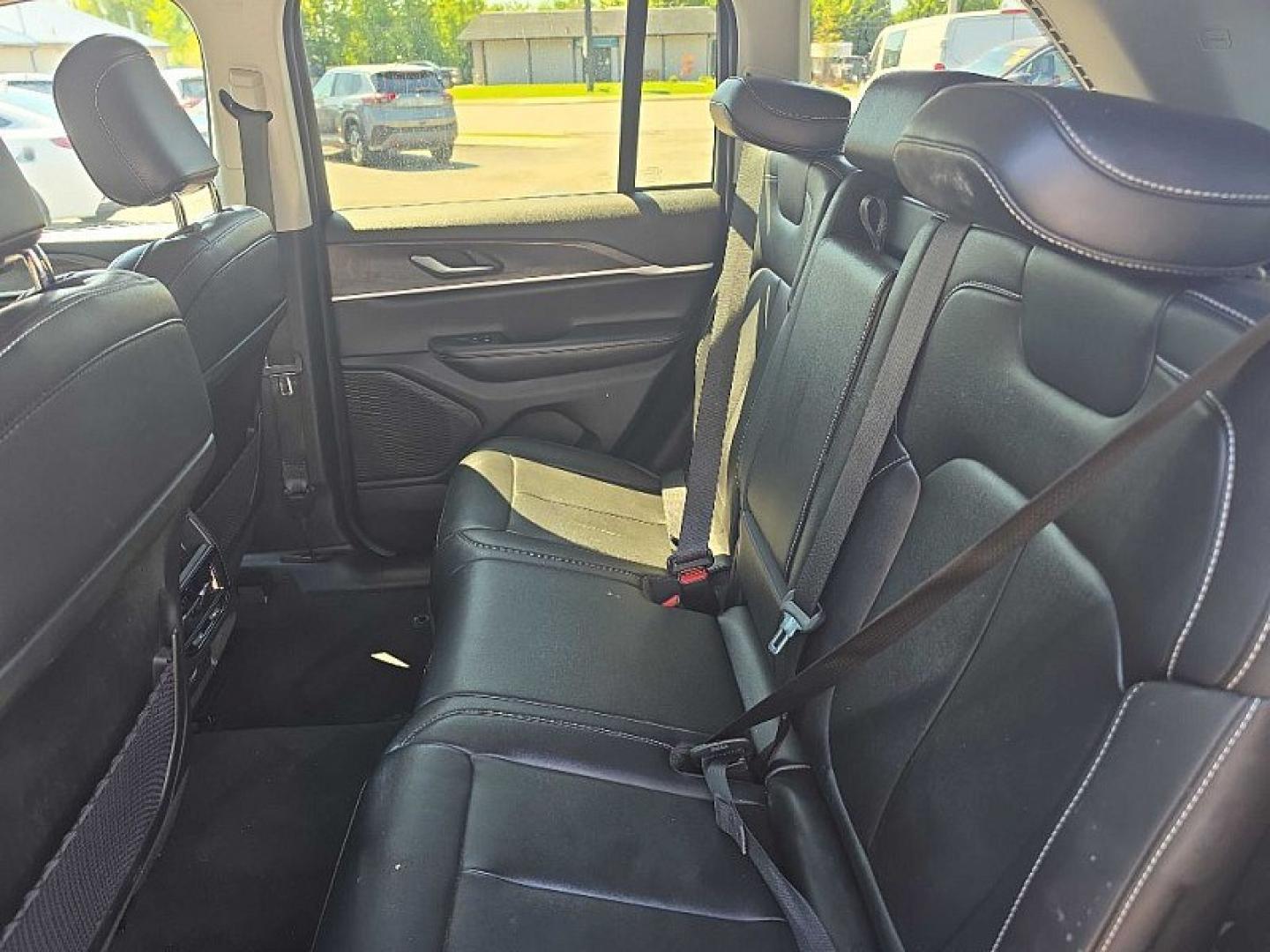 2023 BLACK /BLACK Jeep Grand Cherokee Limited 4WD (1C4RJHBG3P8) with an 3.6L V6 DOHC 24V engine, 8A transmission, located at 3304 Woodville Road, Northwood, OH, 43619, (419) 210-8019, 41.612694, -83.480743 - Your #1 Destination for Auto Loans and mdash;No Matter Your Credit!At our dealership, we believe everyone deserves the opportunity to drive their dream car and mdash;whether you have good credit, bad credit, or no credit at all. With a wide selection of hundreds of cars, trucks, and SUVs, you'll fin- Photo#11