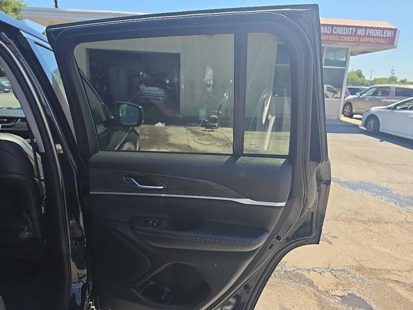 2023 BLACK /BLACK Jeep Grand Cherokee Limited 4WD (1C4RJHBG3P8) with an 3.6L V6 DOHC 24V engine, 8A transmission, located at 3304 Woodville Road, Northwood, OH, 43619, (419) 210-8019, 41.612694, -83.480743 - Your #1 Destination for Auto Loans and mdash;No Matter Your Credit!At our dealership, we believe everyone deserves the opportunity to drive their dream car and mdash;whether you have good credit, bad credit, or no credit at all. With a wide selection of hundreds of cars, trucks, and SUVs, you'll fin- Photo#13