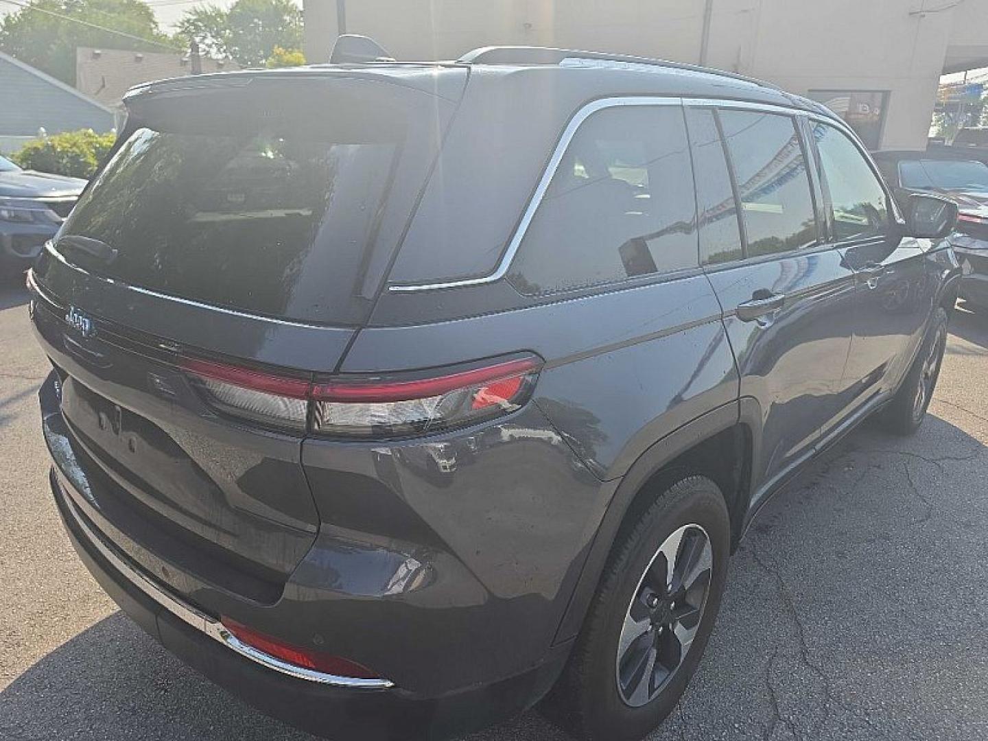 2023 GRAY /BLACK Jeep Grand Cherokee 4xe Limited (1C4RJYB62PC) with an 2.0L L4 DOHC 16V HYBRID engine, 8A transmission, located at 3304 Woodville Road, Northwood, OH, 43619, (419) 210-8019, 41.612694, -83.480743 - Your #1 Destination for Auto Loans and mdash;No Matter Your Credit!At our dealership, we believe everyone deserves the opportunity to drive their dream car and mdash;whether you have good credit, bad credit, or no credit at all. With a wide selection of hundreds of cars, trucks, and SUVs, you'll fin- Photo#4