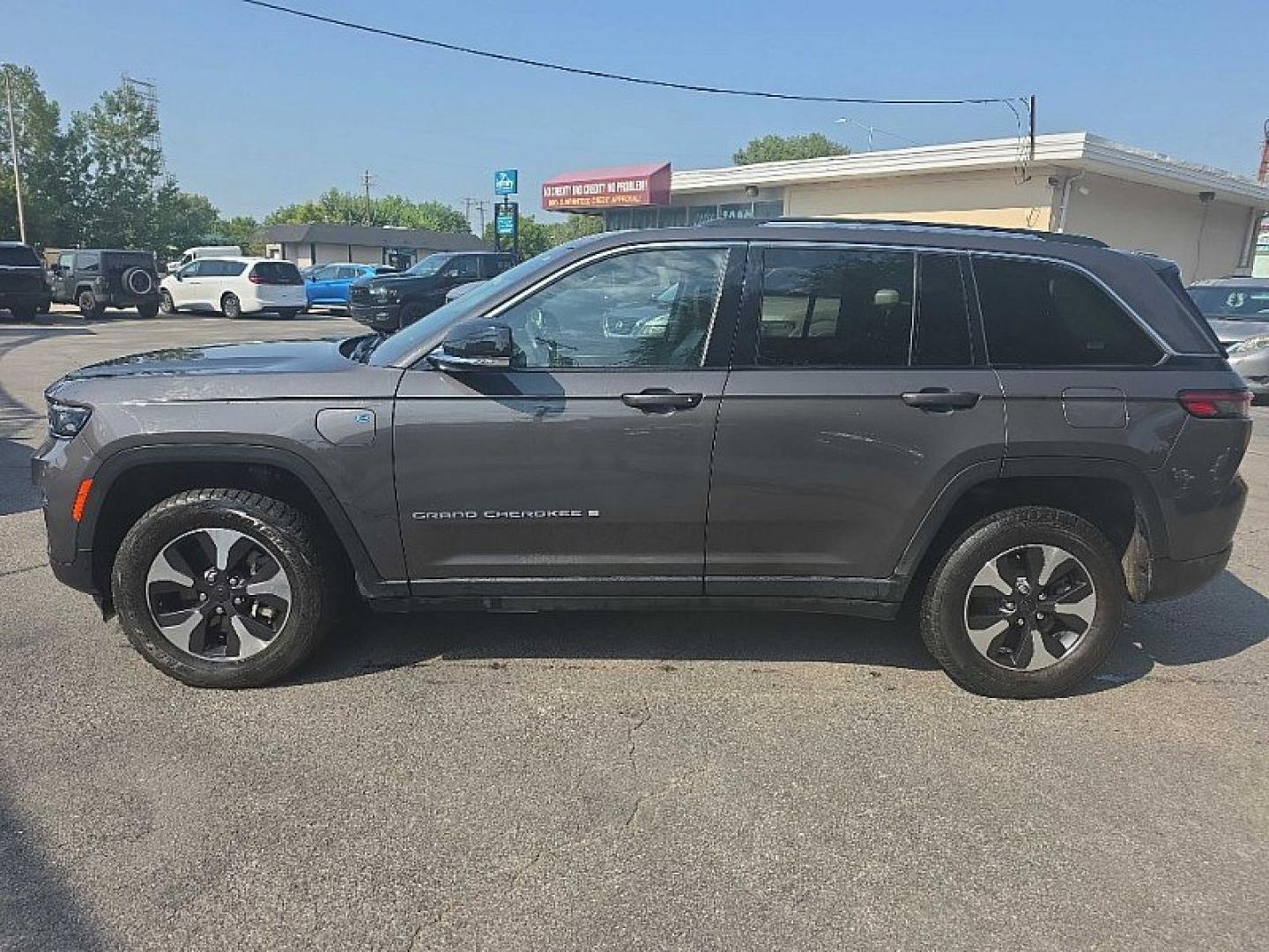 2023 GRAY /BLACK Jeep Grand Cherokee 4xe Limited (1C4RJYB62PC) with an 2.0L L4 DOHC 16V HYBRID engine, 8A transmission, located at 3304 Woodville Road, Northwood, OH, 43619, (419) 210-8019, 41.612694, -83.480743 - Your #1 Destination for Auto Loans and mdash;No Matter Your Credit!At our dealership, we believe everyone deserves the opportunity to drive their dream car and mdash;whether you have good credit, bad credit, or no credit at all. With a wide selection of hundreds of cars, trucks, and SUVs, you'll fin- Photo#1