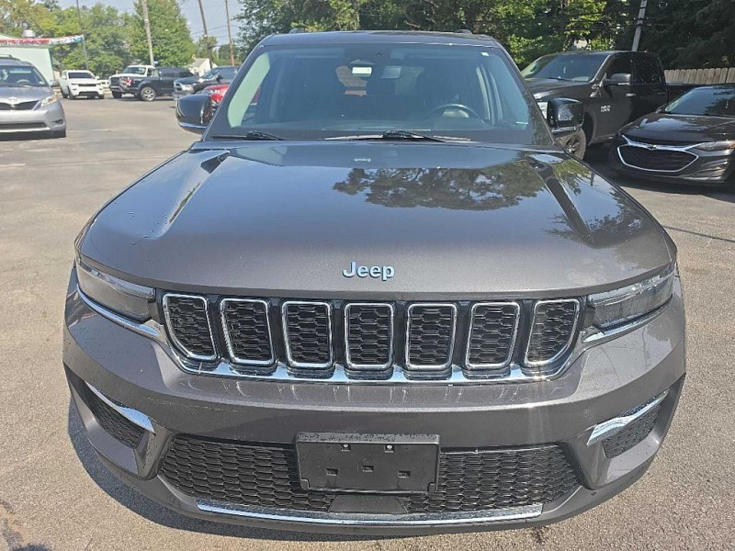 2023 GRAY /BLACK Jeep Grand Cherokee 4xe Limited (1C4RJYB62PC) with an 2.0L L4 DOHC 16V HYBRID engine, 8A transmission, located at 3304 Woodville Road, Northwood, OH, 43619, (419) 210-8019, 41.612694, -83.480743 - Your #1 Destination for Auto Loans and mdash;No Matter Your Credit!At our dealership, we believe everyone deserves the opportunity to drive their dream car and mdash;whether you have good credit, bad credit, or no credit at all. With a wide selection of hundreds of cars, trucks, and SUVs, you'll fin- Photo#7